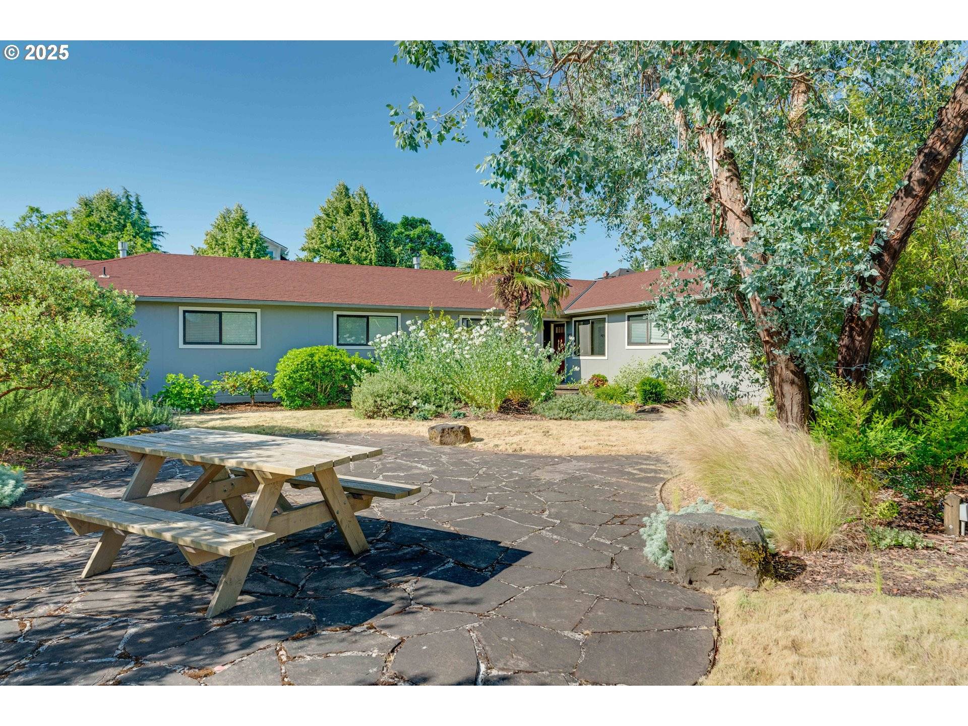 Portland, OR 97211,5811 NE 10TH AVE #106