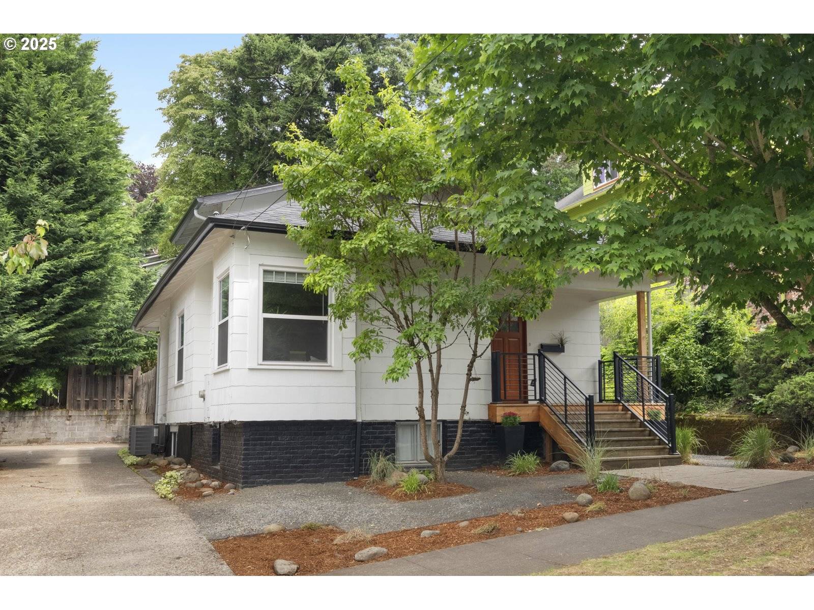 Portland, OR 97213,340 NE 61ST AVE