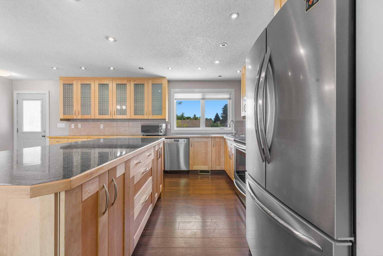 Calgary, AB T1Y 3X2,159 Pinecliff WAY NE