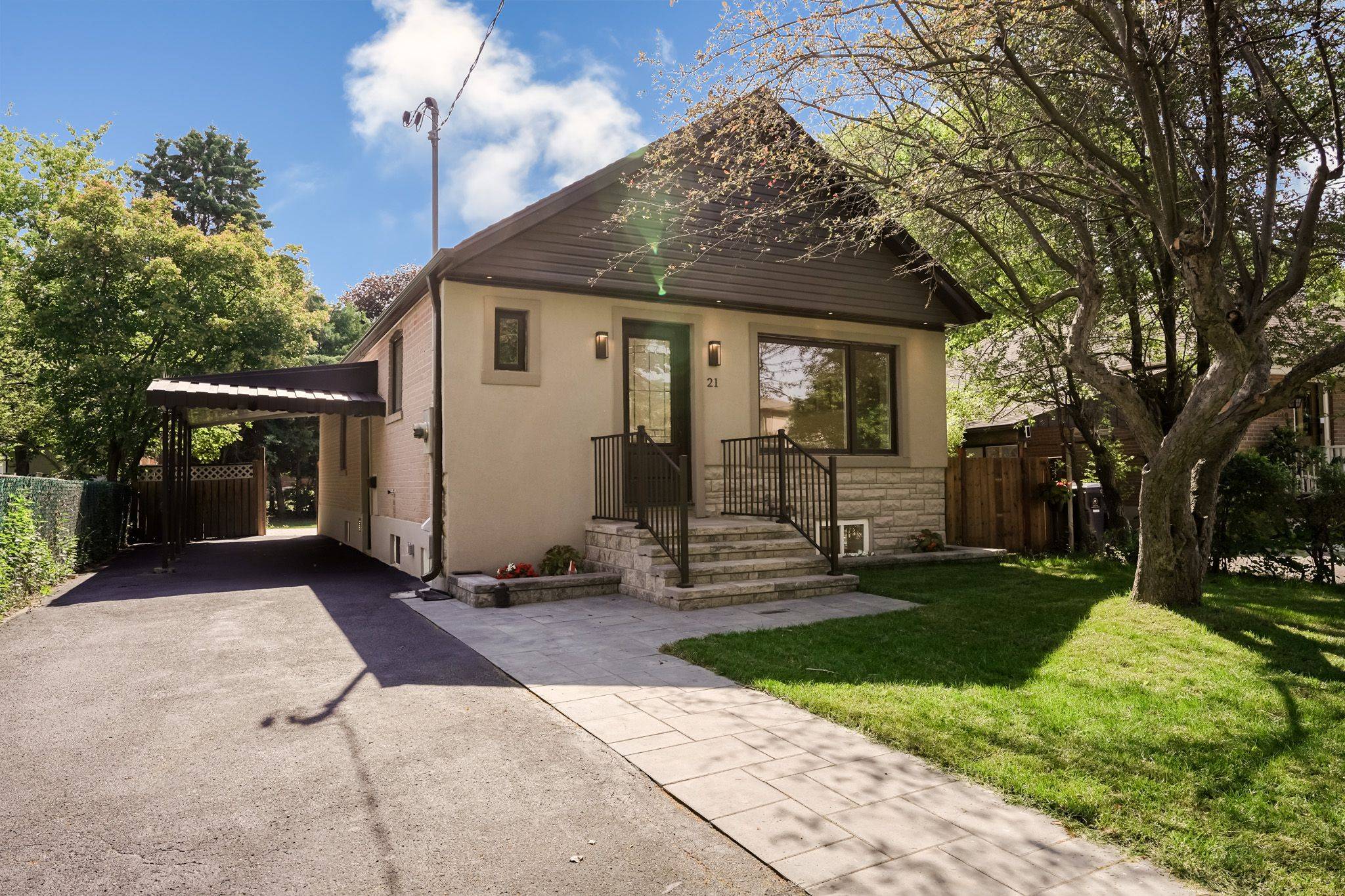 Toronto E04, ON M1L 2Z4,21 Karnwood DR