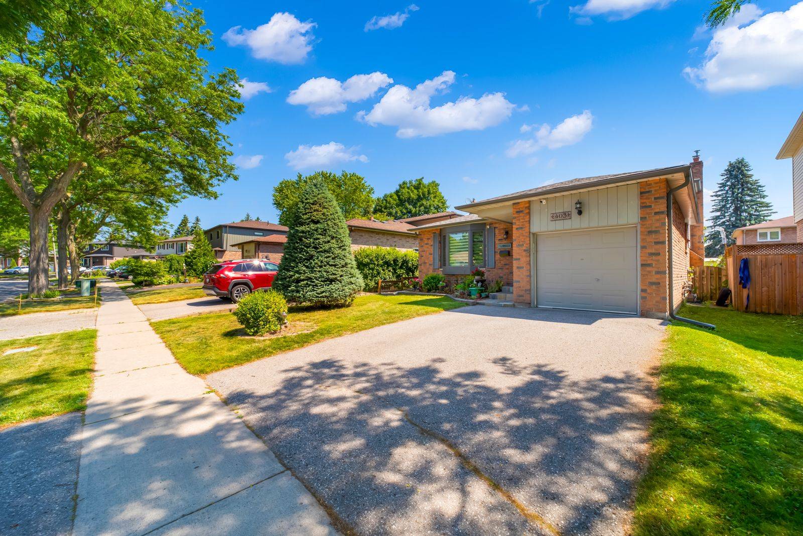 Oshawa, ON L1G 7R6,403 Gothic DR