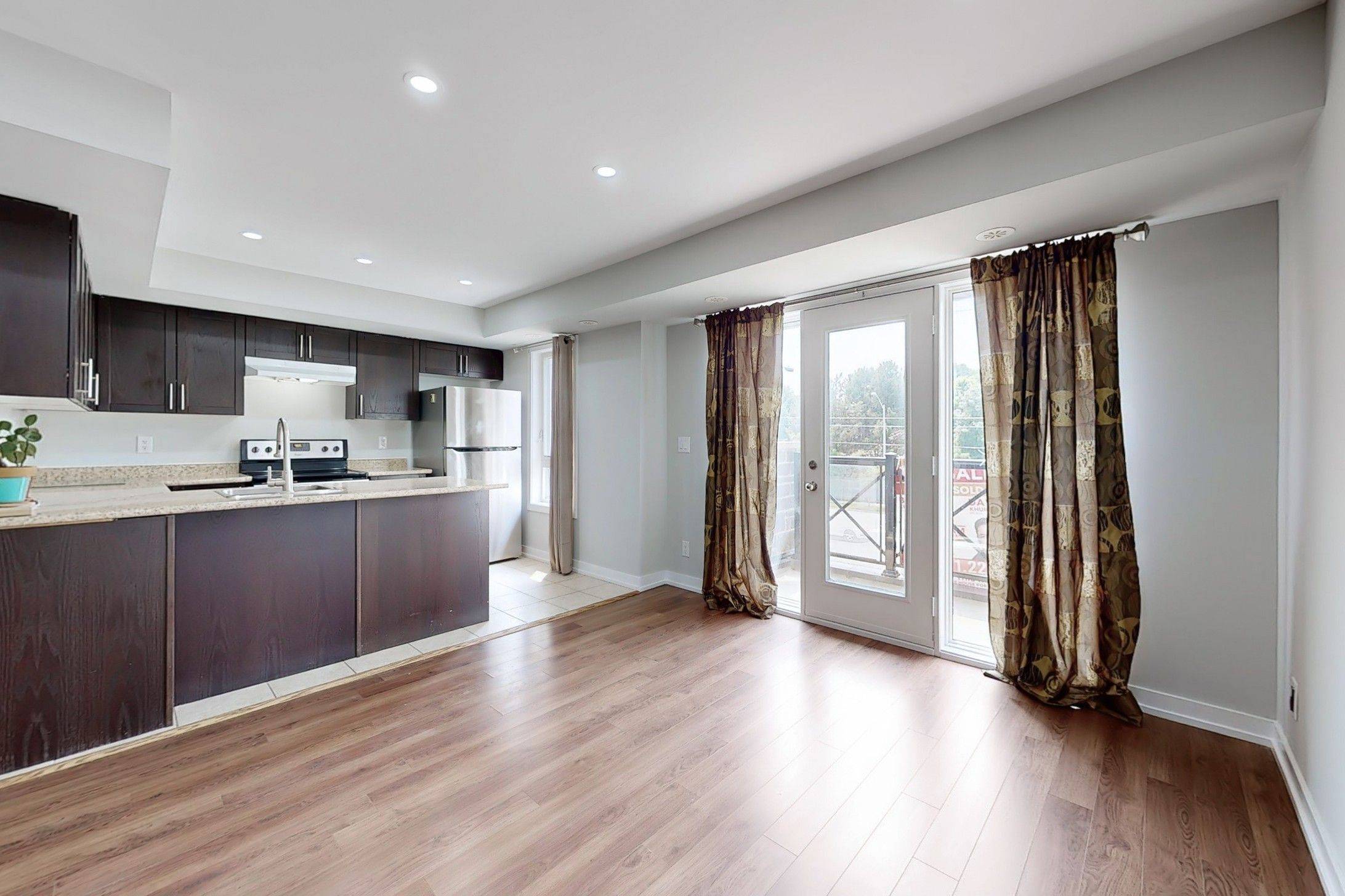 Markham, ON L6B 0A3,2 Dunsheath WAY #107