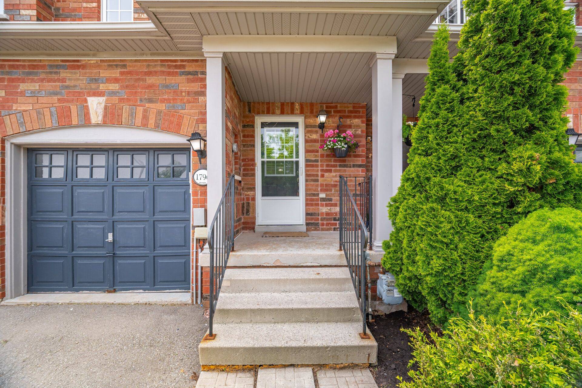 Burlington, ON L7L 7L8,1796 Mccoy AVE
