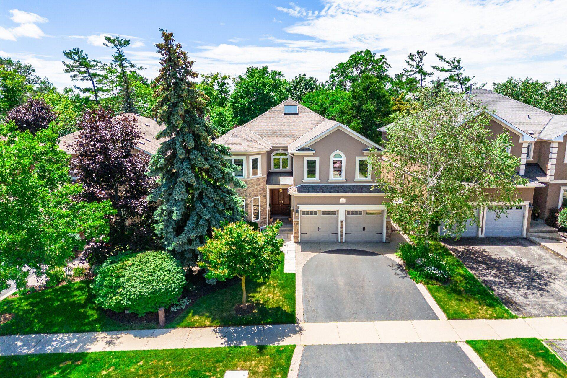 Oakville, ON L6H 6B1,2246 Grand Ravine DR