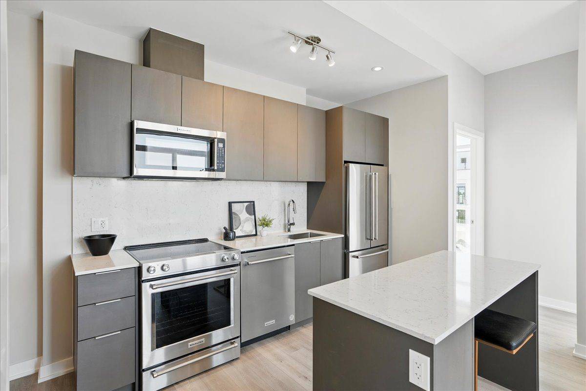 Milton, ON L9E 2B3,760 Whitlock AVE #805