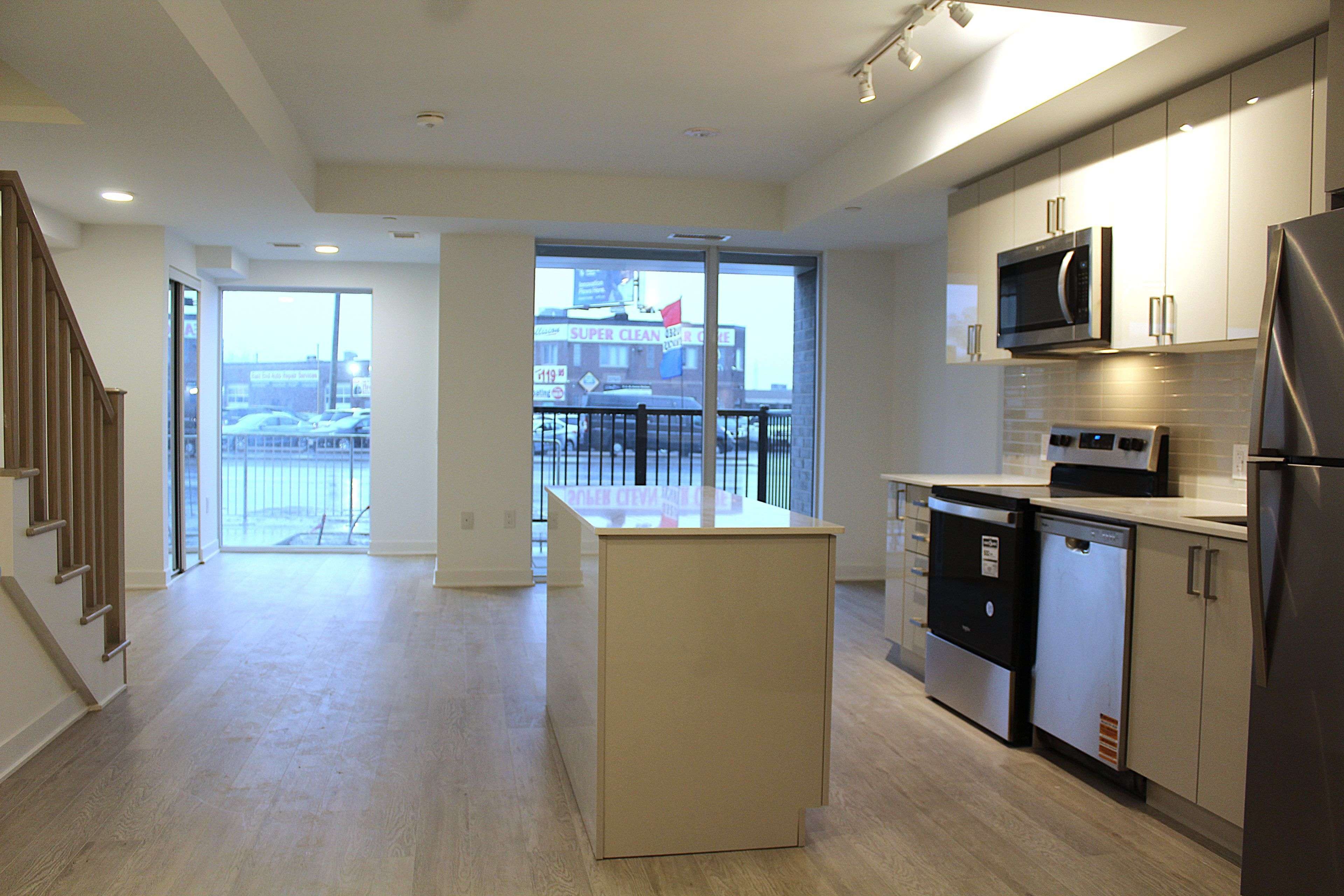 Hamilton, ON L8E 2J8,2782 Barton ST E #107