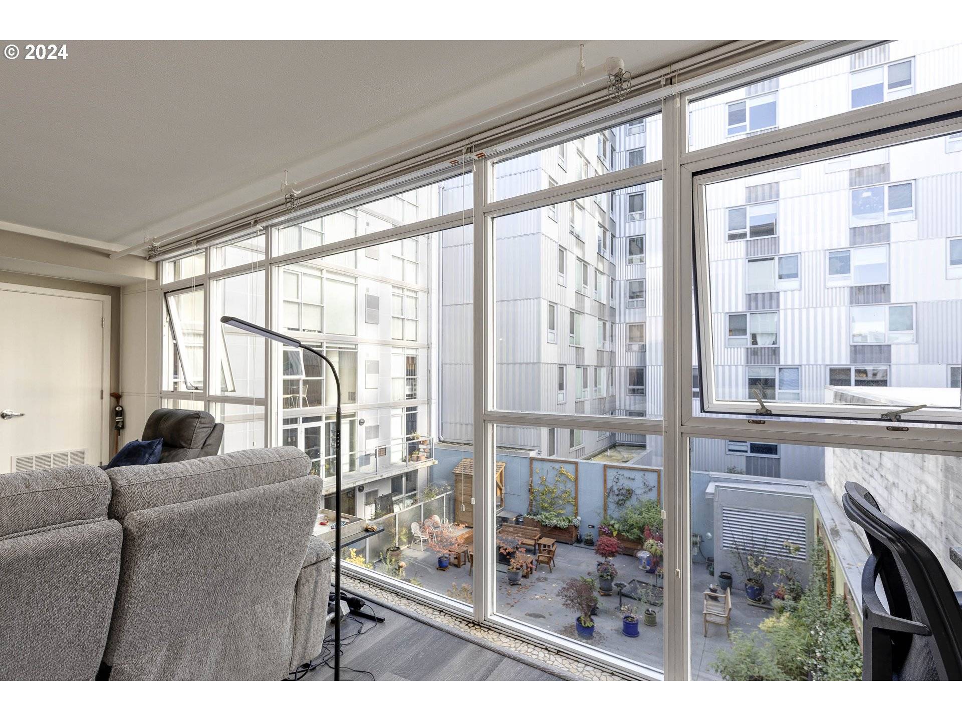 Portland, OR 97232,533 NE HOLLADAY ST #409