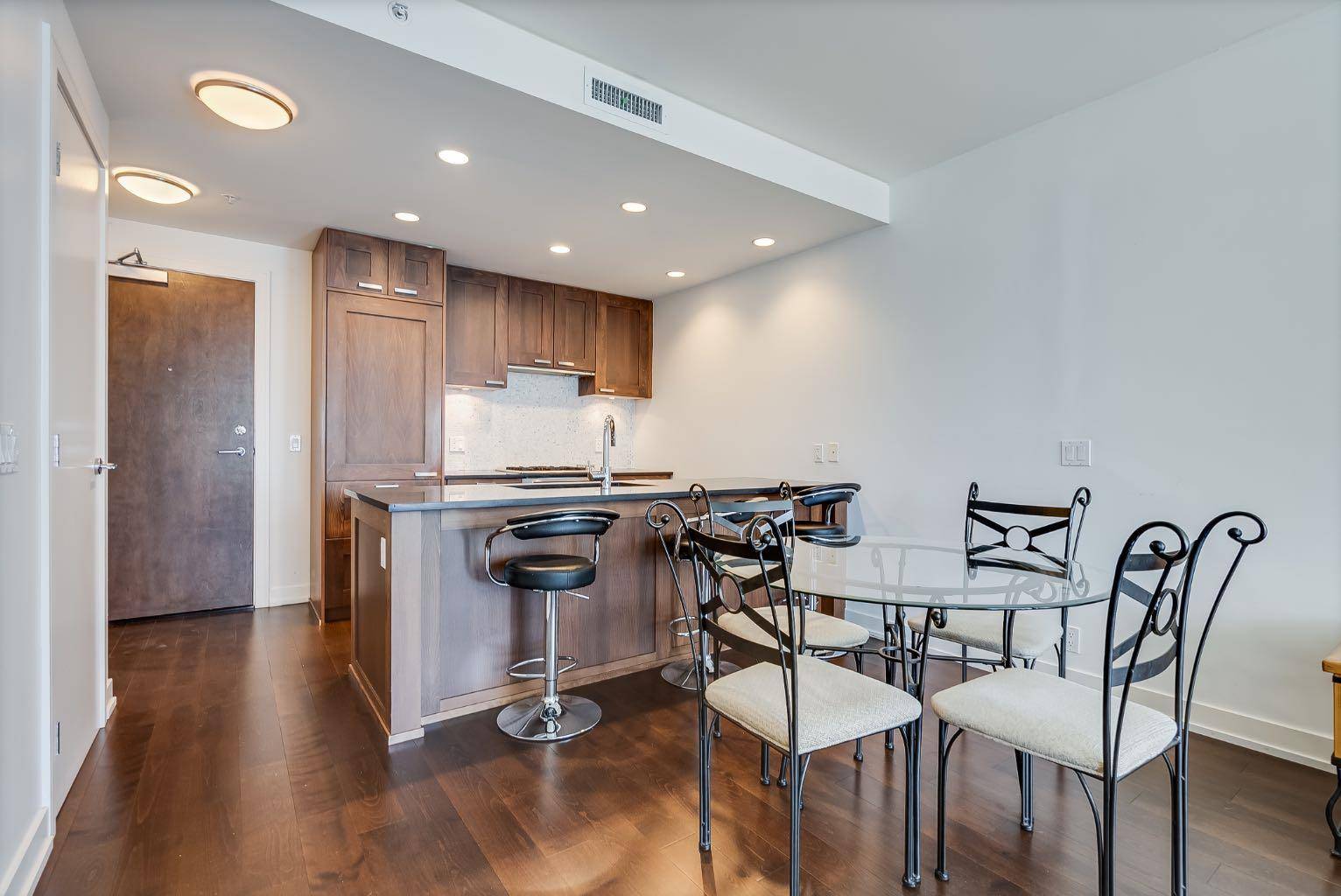 Calgary, AB T2P 0X2,222 Riverfront AVE SW #1626