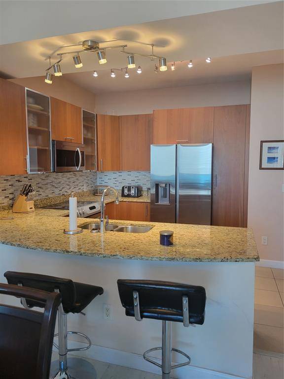 Hallandale Beach, FL 33009,1945 S Ocean Dr #810