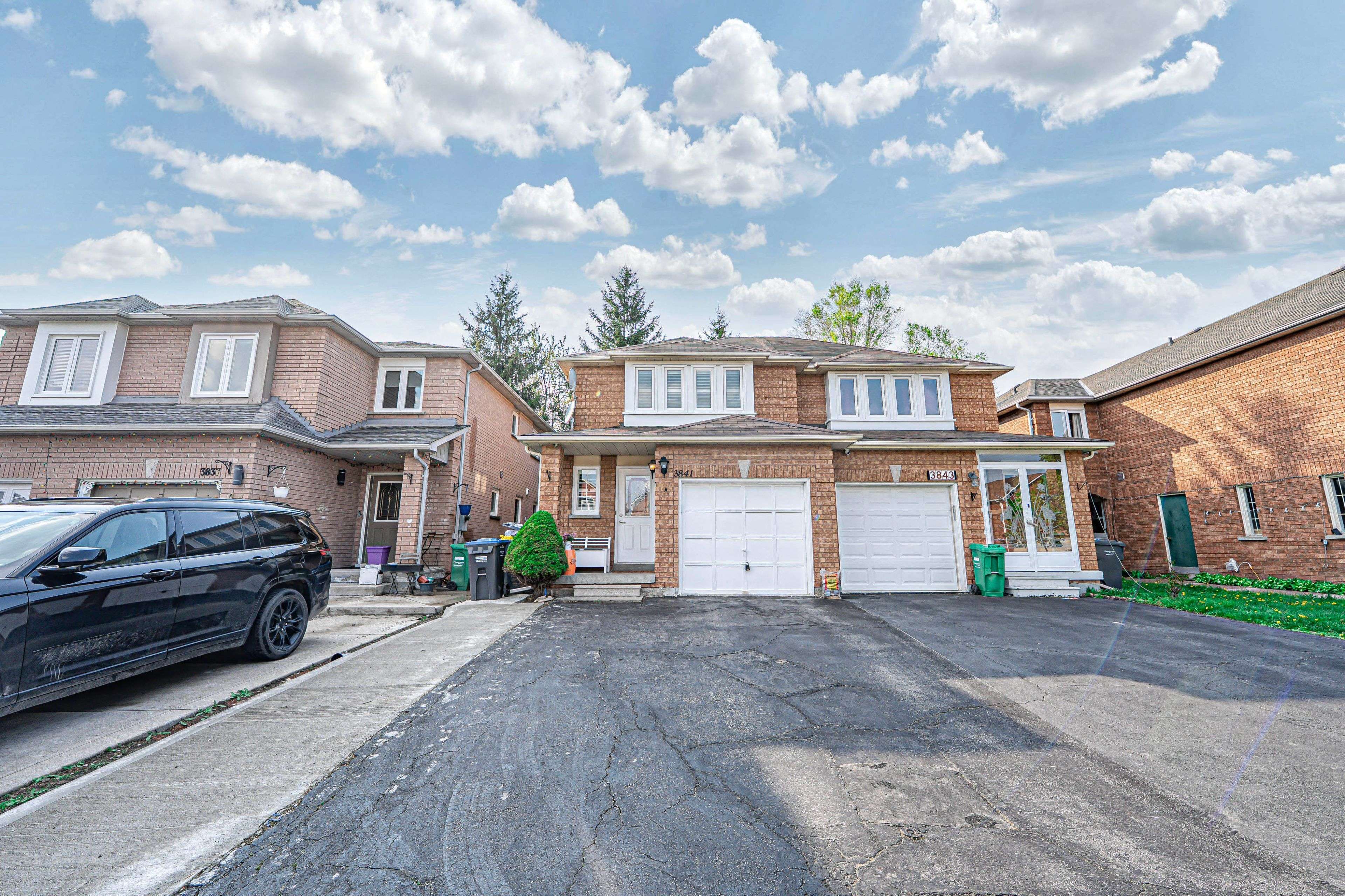 Mississauga, ON L5N 6Z3,3841 Densbury DR