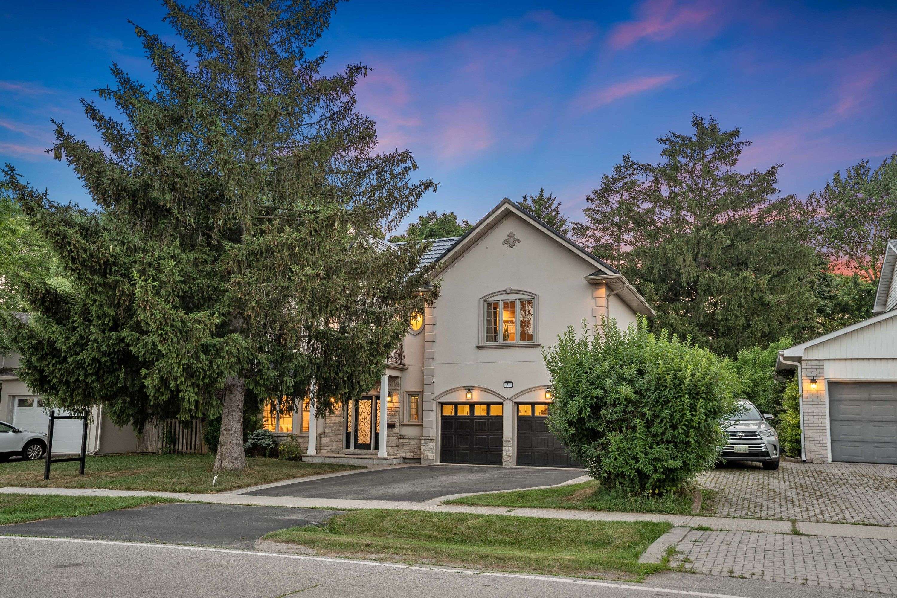 Oakville, ON L6H 1B7,31 Ridge DR