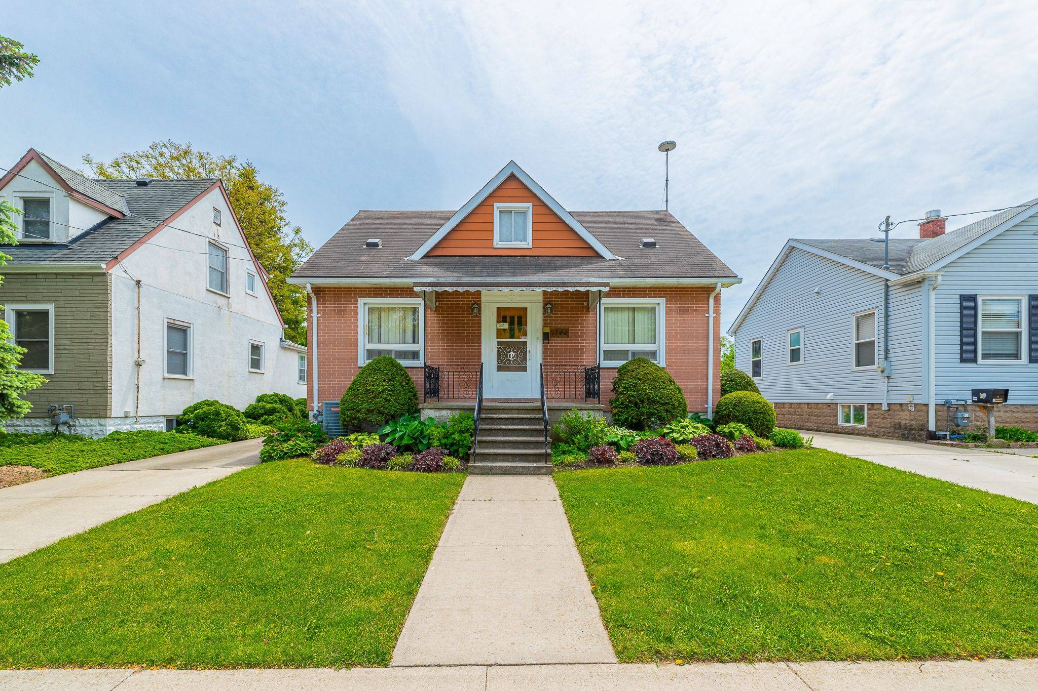 Niagara Falls, ON L2G 2B2,5742 Robinson ST