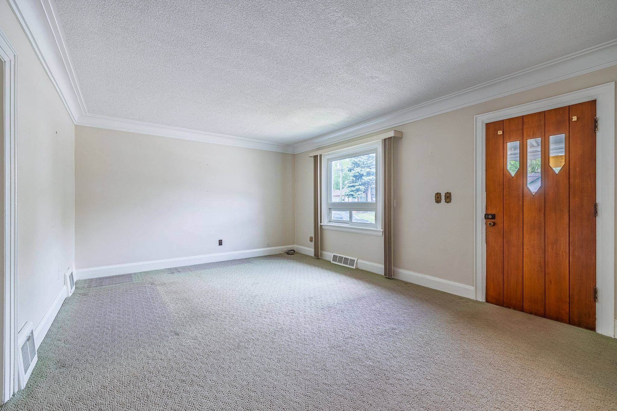 Niagara Falls, ON L2G 2B2,5742 Robinson ST
