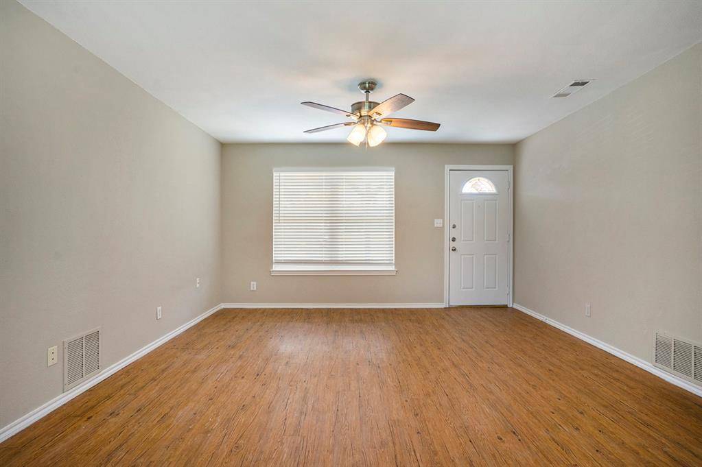 Granbury, TX 76049,826 Meadowlark Circle