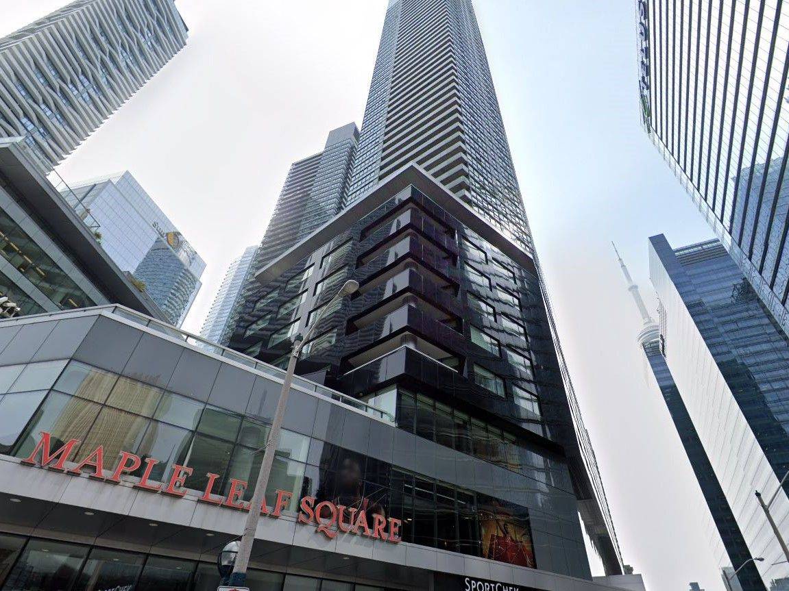 Toronto C01, ON M5J 0A6,55 Bremner BLVD #4206