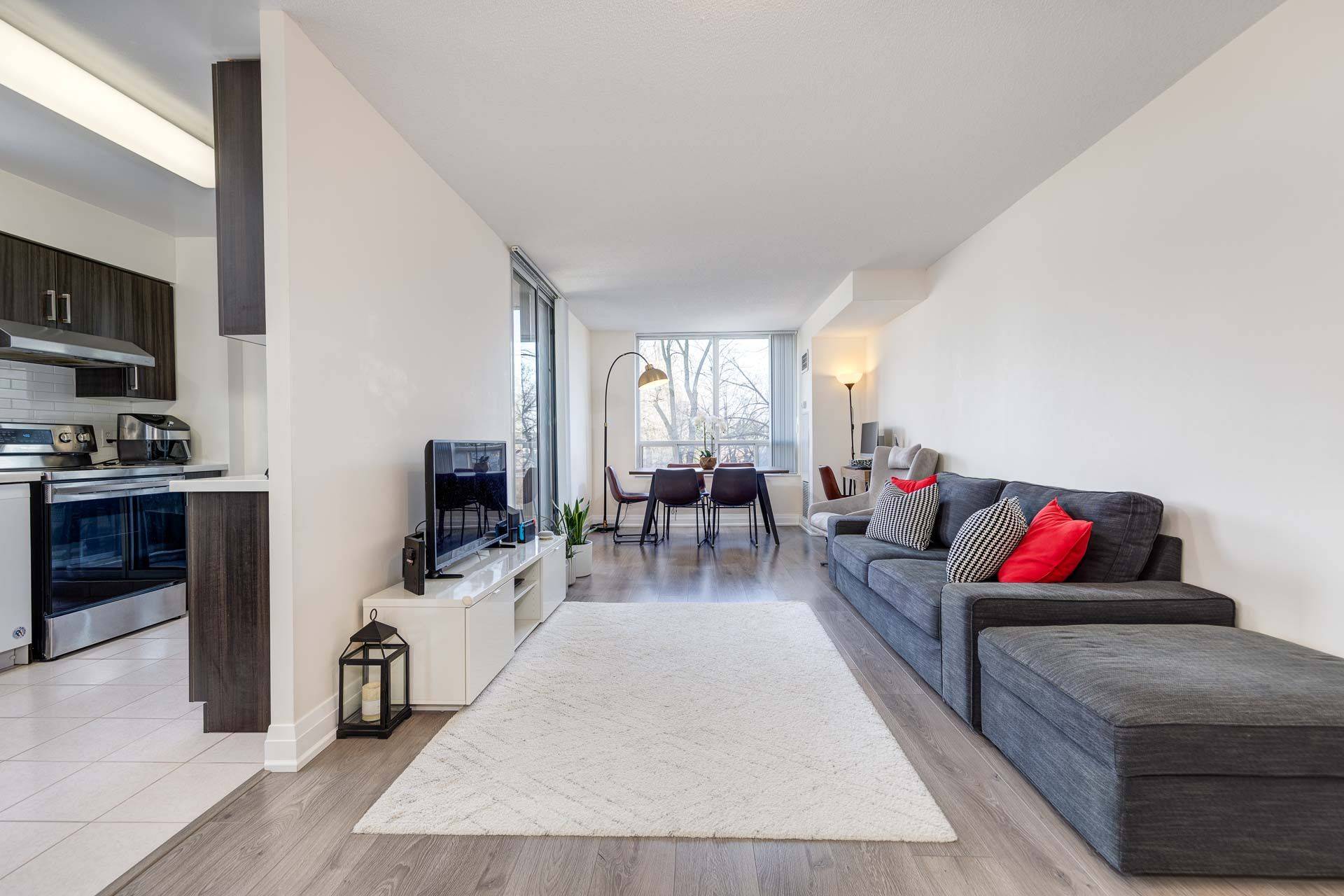 Toronto C14, ON M2N 6X8,256 Doris AVE #305