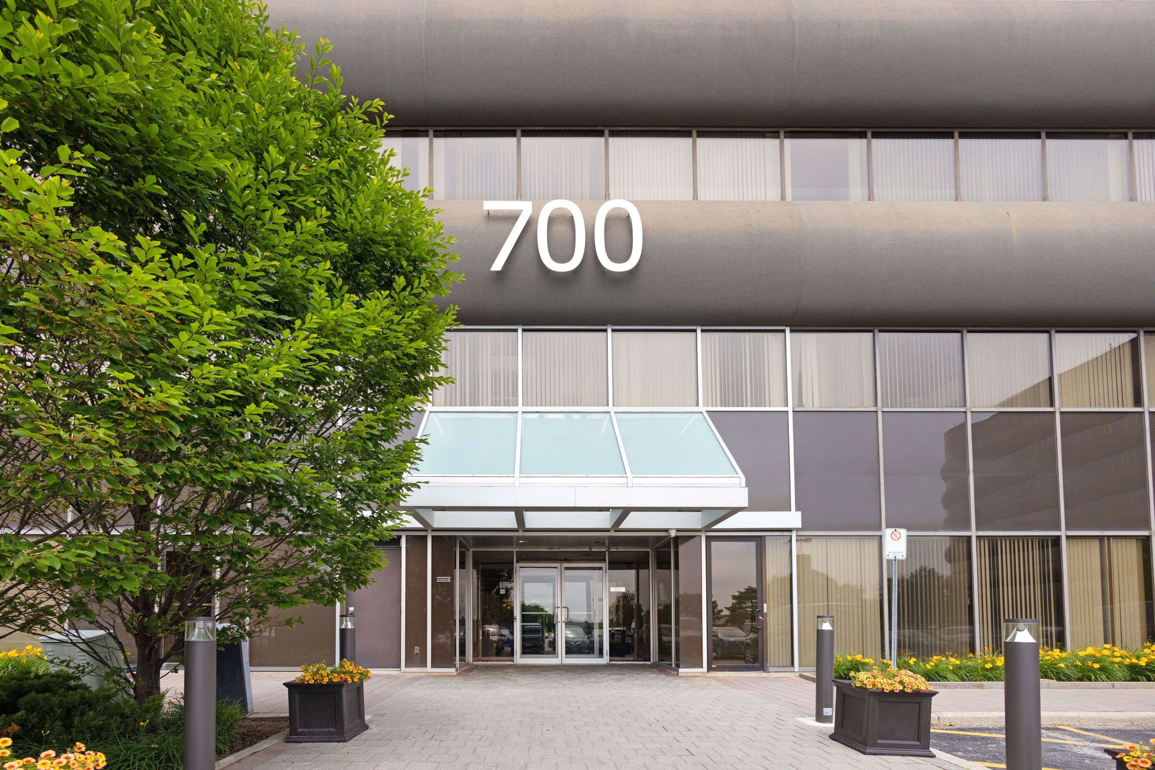 700 Dorval DR #503, Oakville, ON L6K 3V7