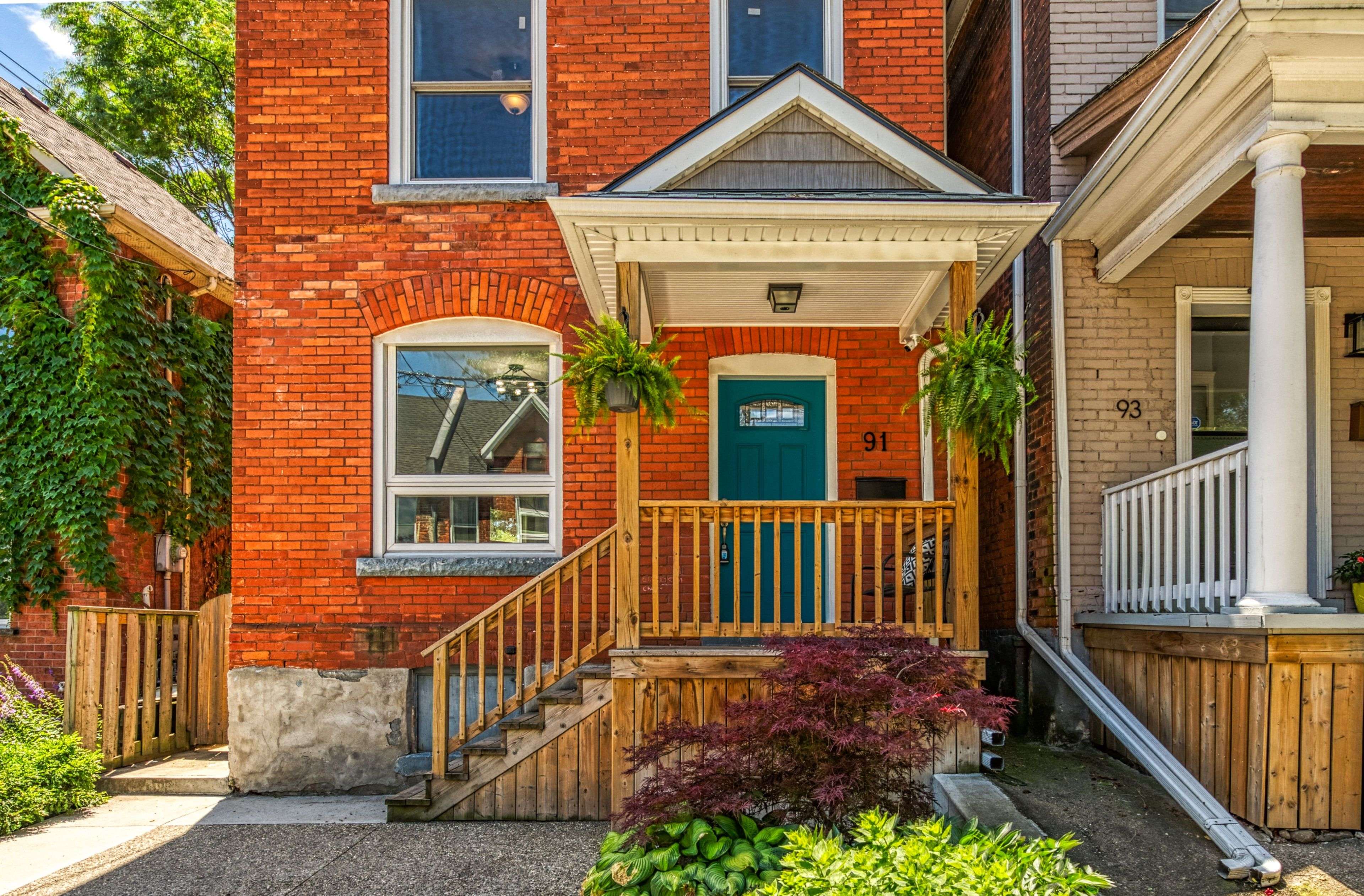 Hamilton, ON L8R 1T5,91 Peter ST