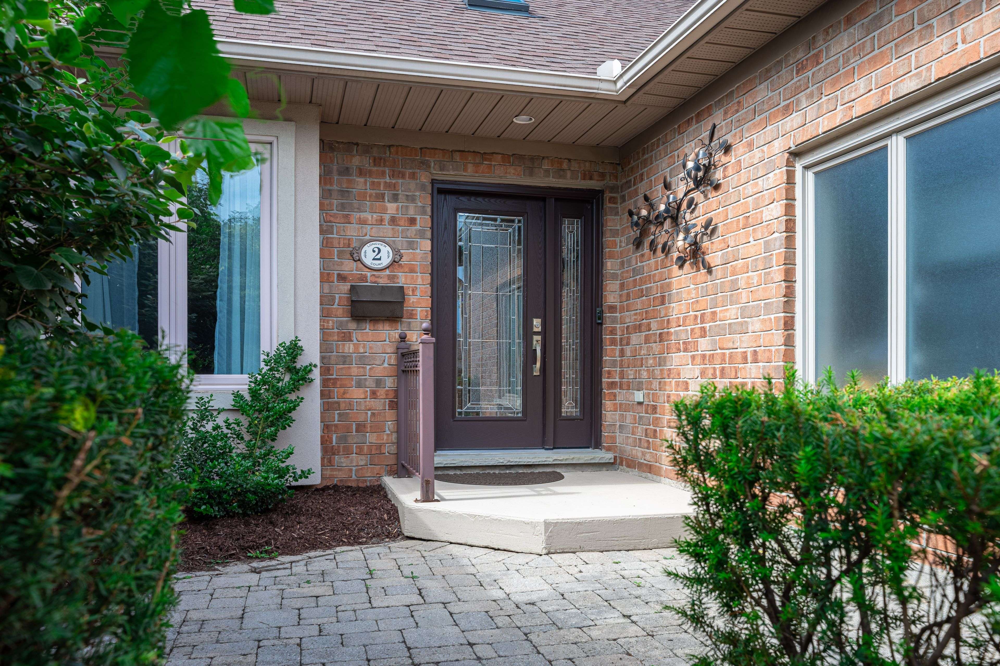 London South, ON N6K 4J1,2 Longview CT