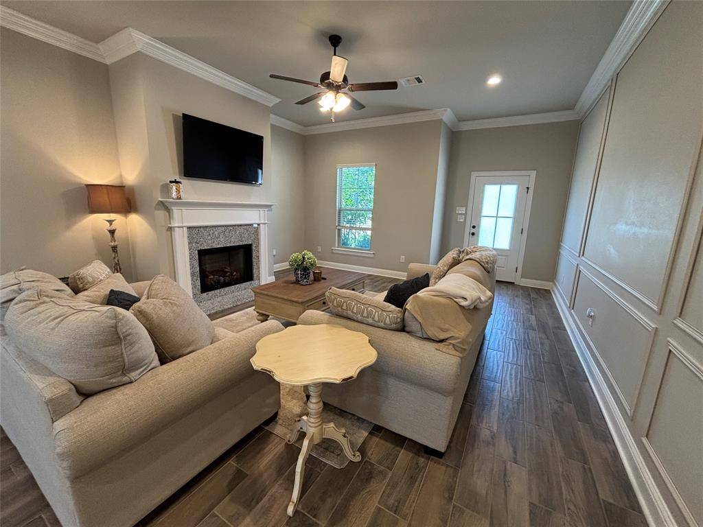 Bossier City, LA 71111,446 Mangrove Lane