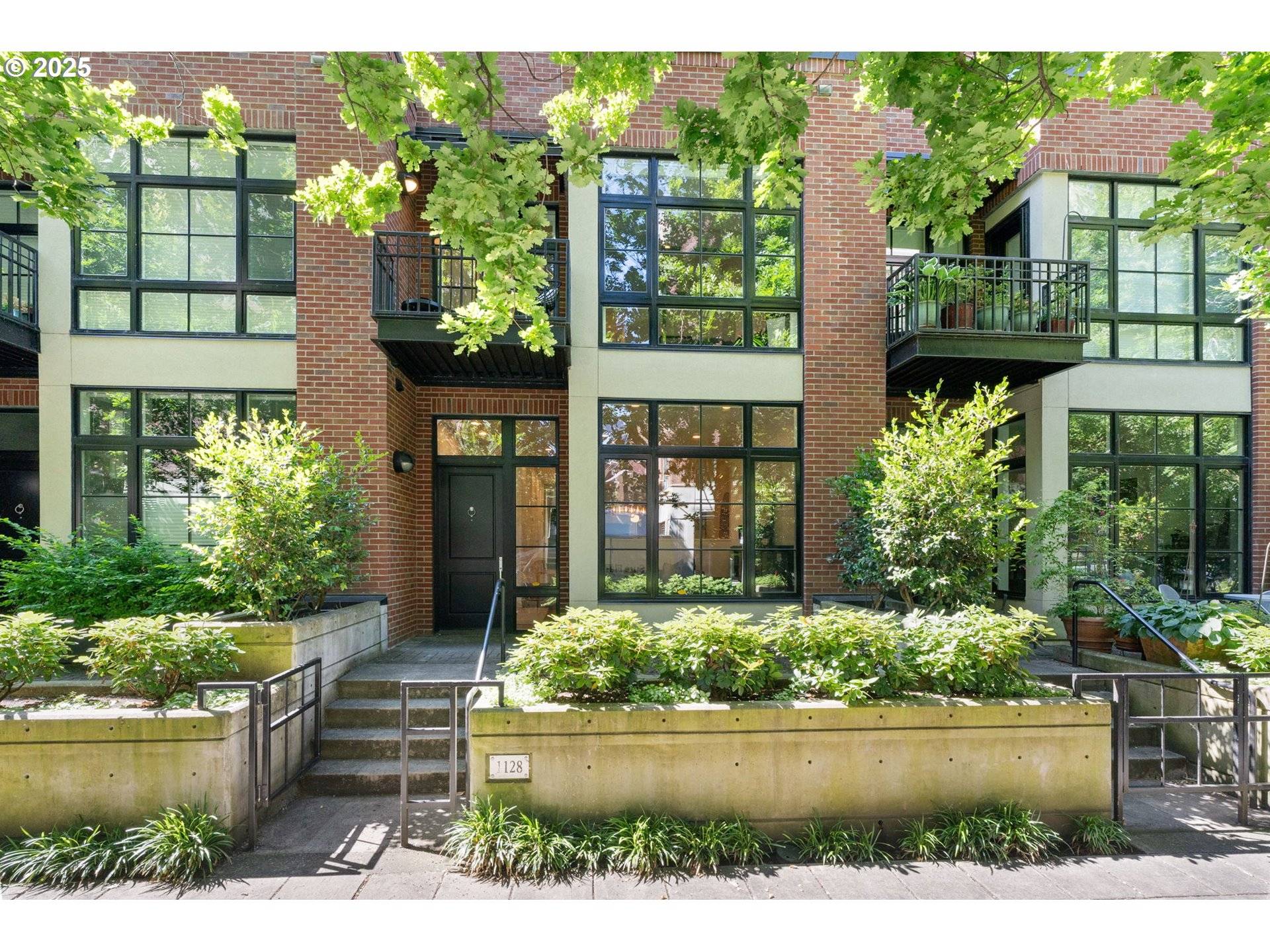 Portland, OR 97209,1128 NW JOHNSON ST #107
