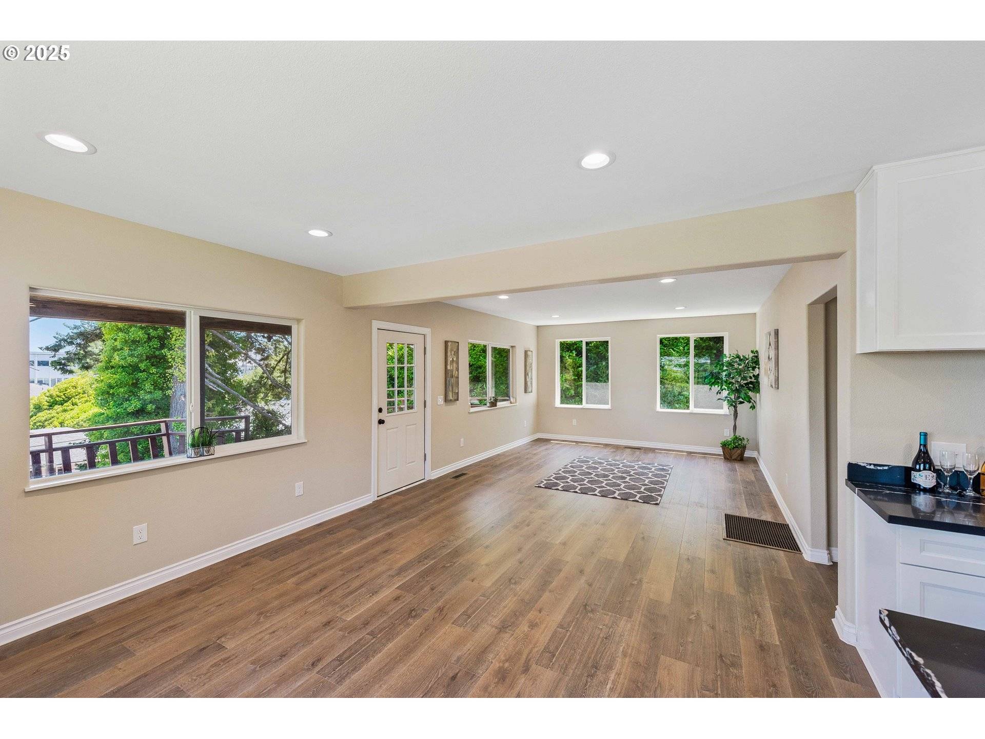 831 S 11th ST, Coos Bay, OR 97420