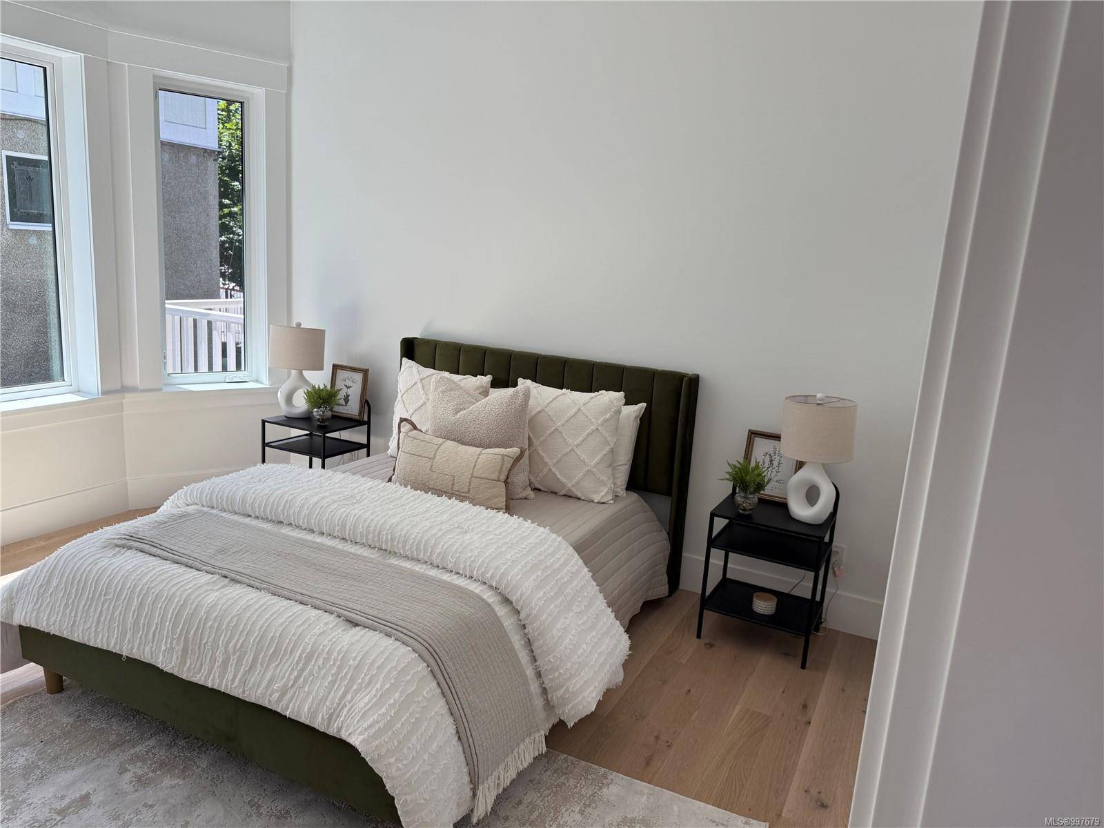 Victoria, BC V8T 2Y6,1915 Fernwood Rd #3
