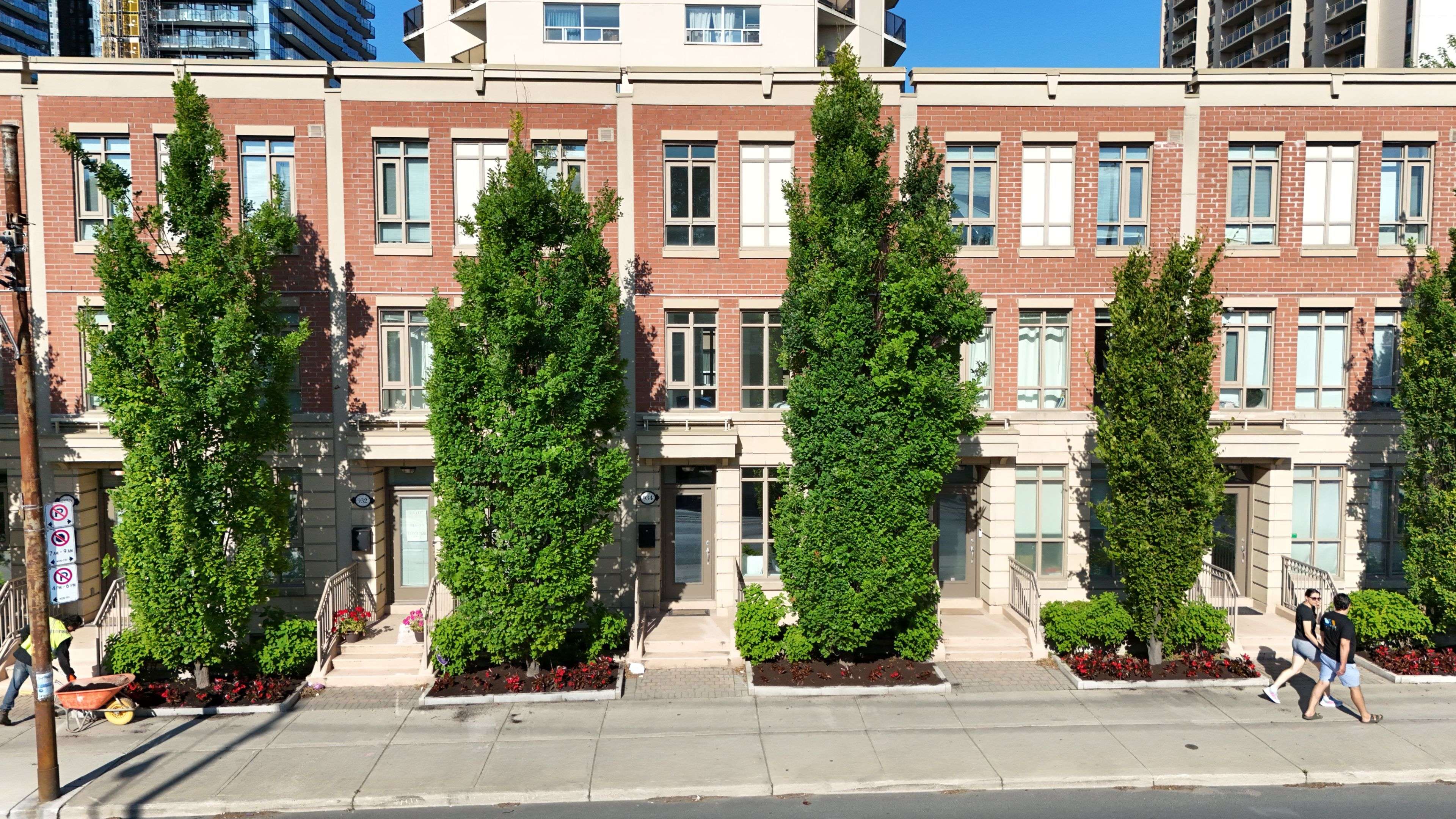 Toronto C10, ON M4P 2L6,934 Mount Pleasant RD
