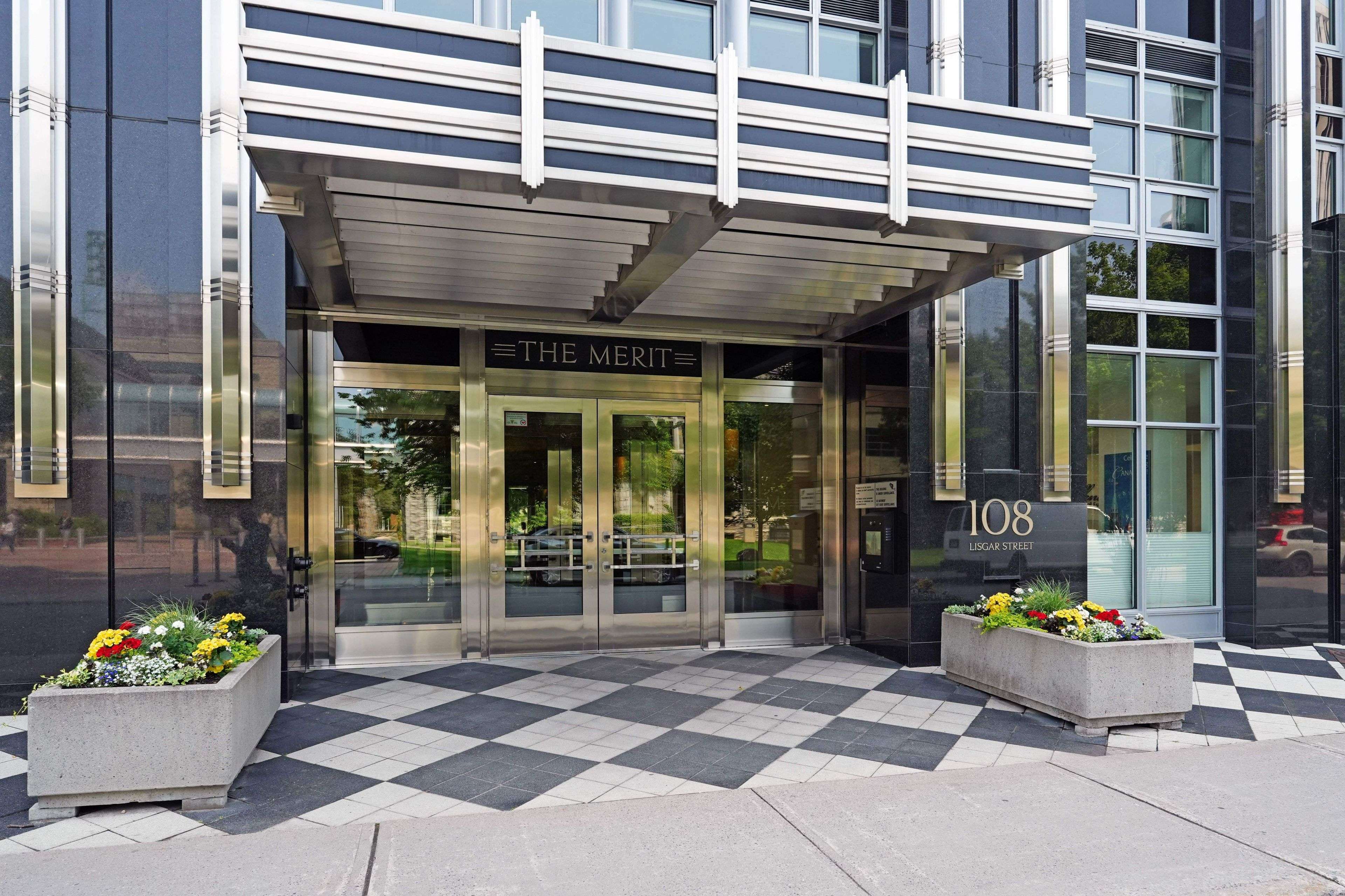 Ottawa Centre, ON K2P 1E1,108 LISGAR ST #2001