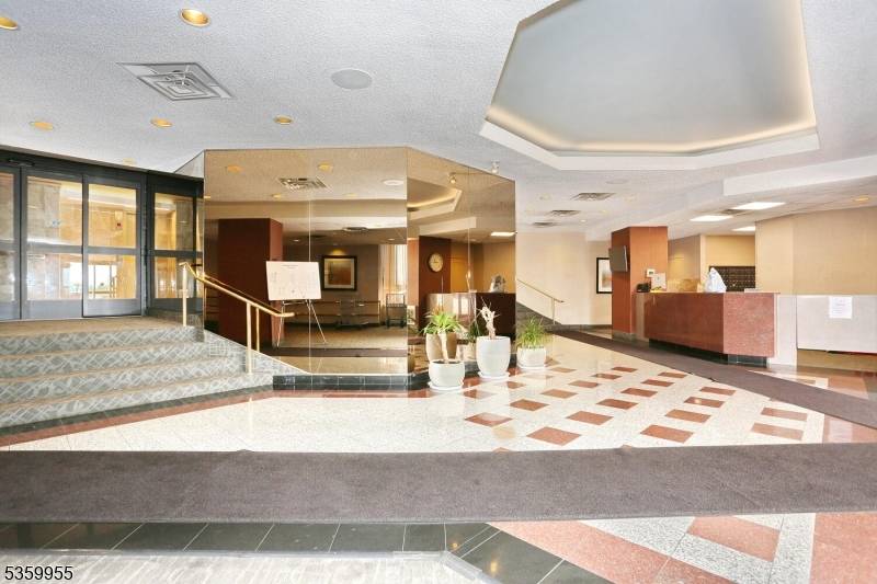 Secaucus Town, NJ 07094,1608 Harmon Cove Tower #1608