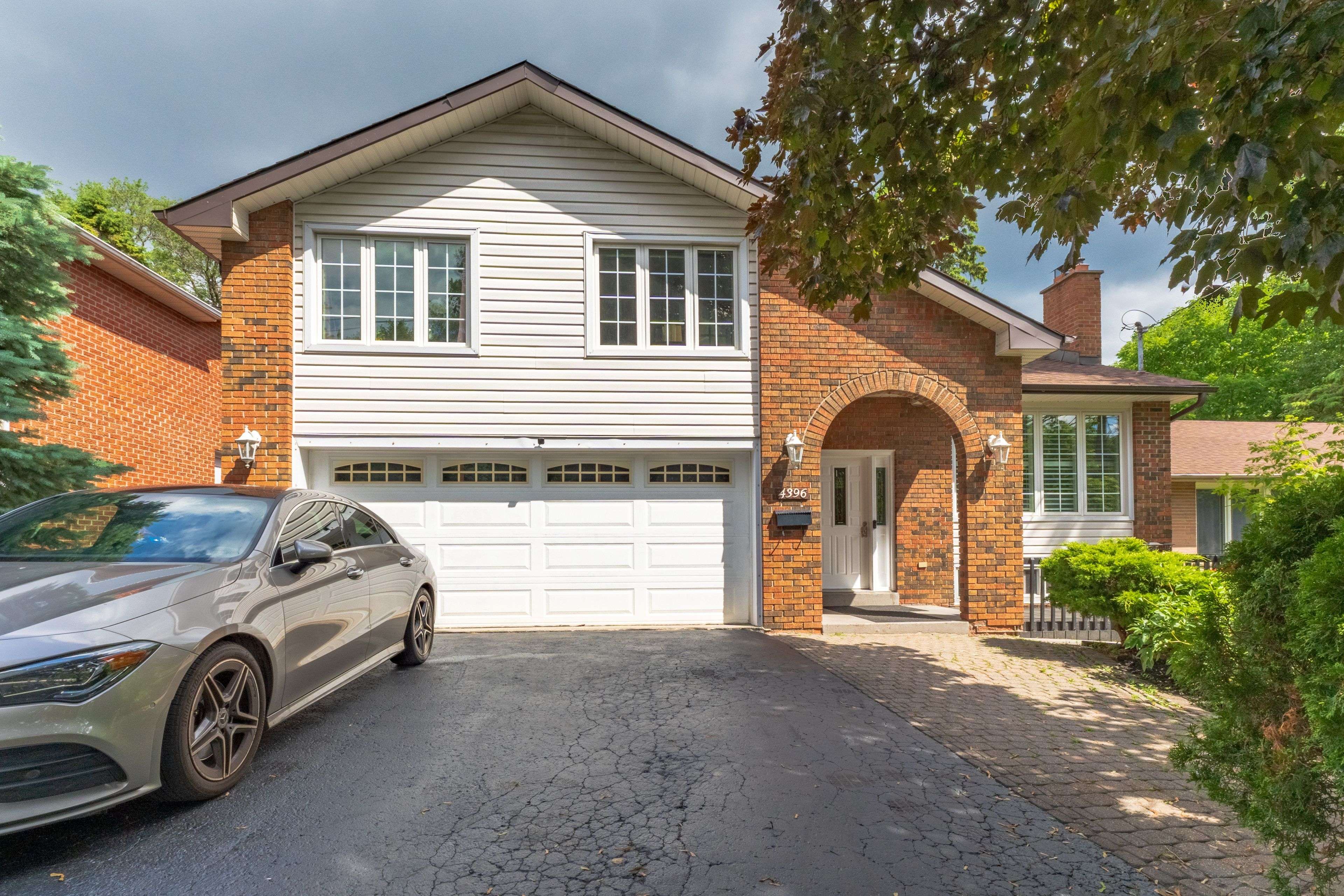 Toronto E10, ON M1E 2T5,4396 Lawrence AVE E