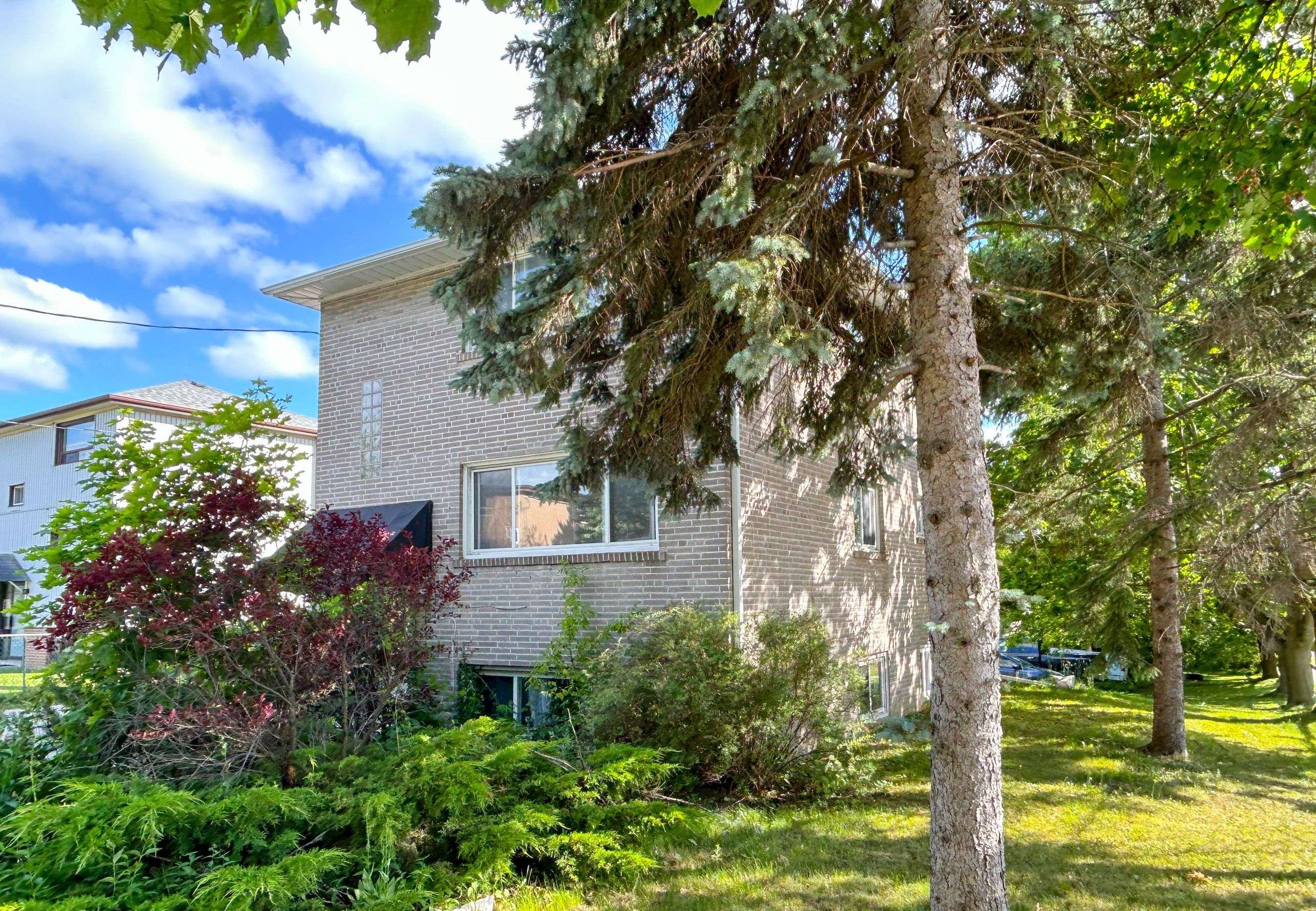 Oshawa, ON L1H 4C8,1030 Ravine RD