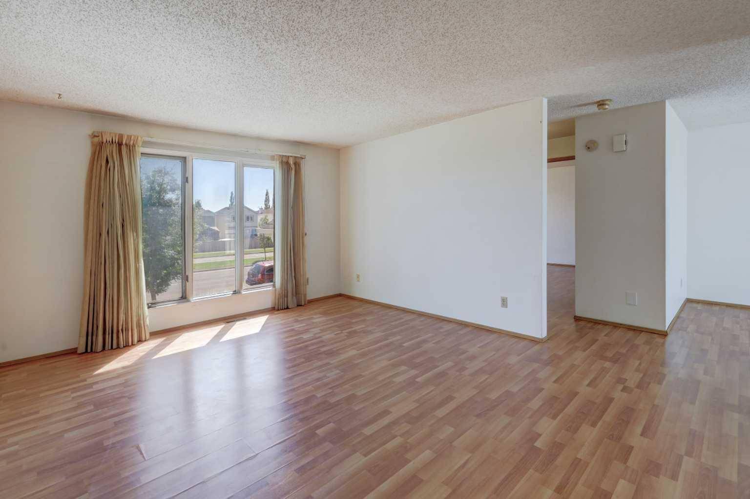 Calgary, AB T3J 2H7,6463 68 ST NE