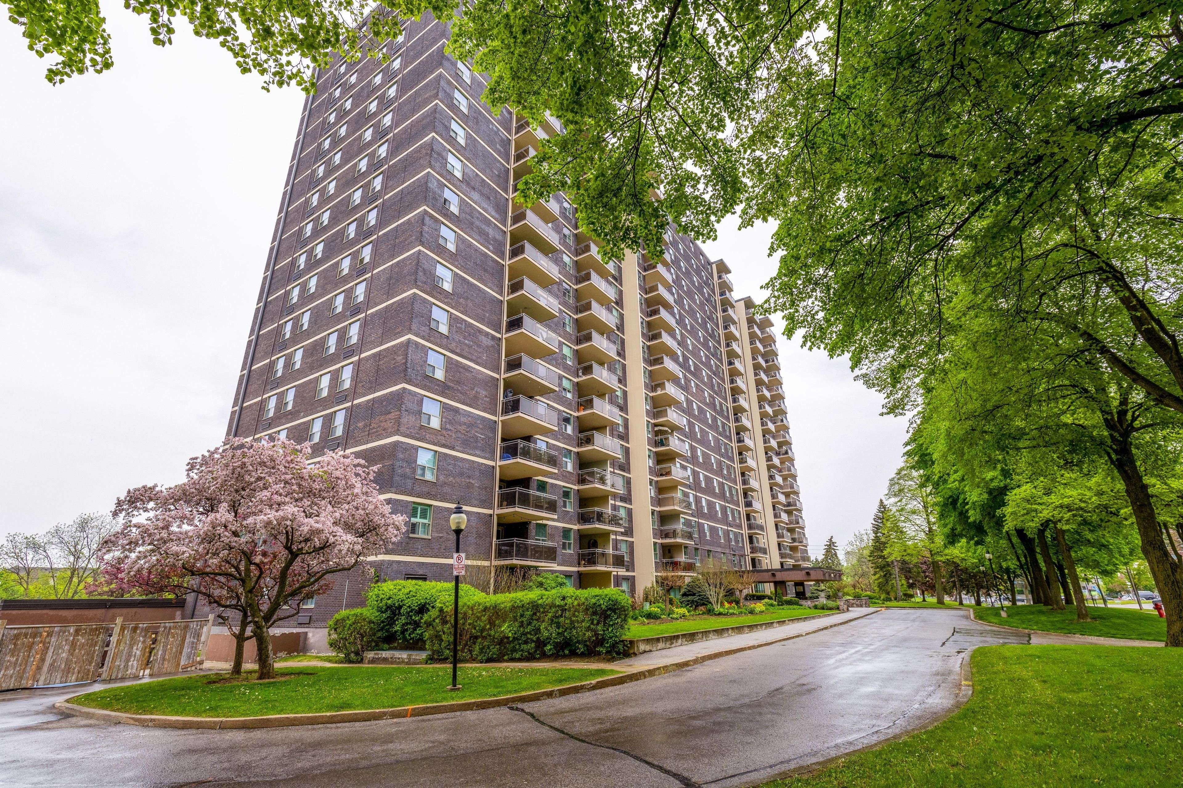 Mississauga, ON L5J 4B6,966 Inverhouse DR #1001