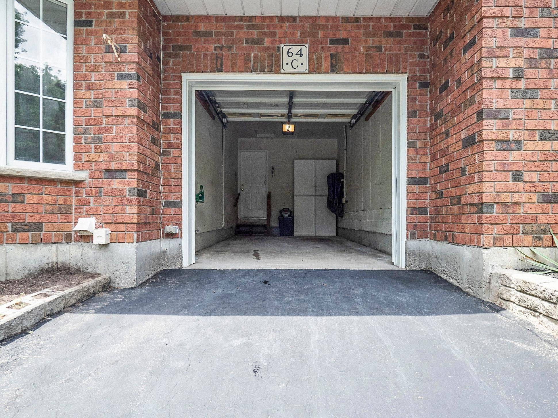 Brantford, ON N3R 2E9,64C Harris AVE