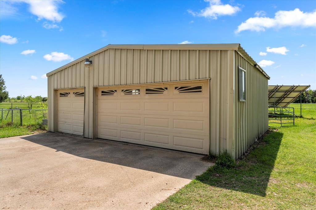 Corsicana, TX 75109,9006 County Road 2175