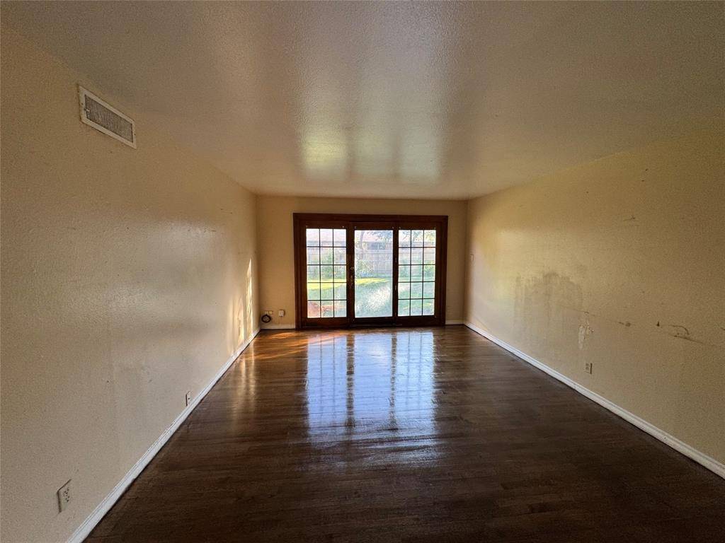 Richardson, TX 75080,527 Vernet Street