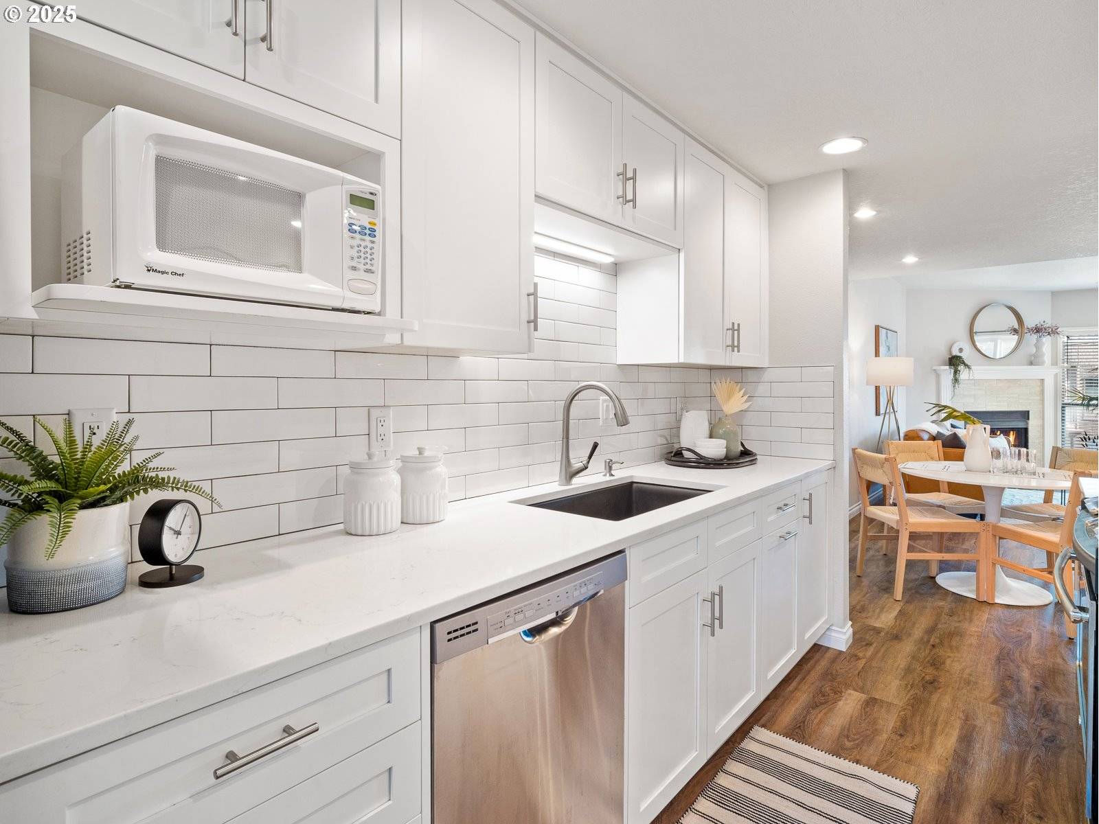 Portland, OR 97035,5624 S RIVERSIDE LN #9