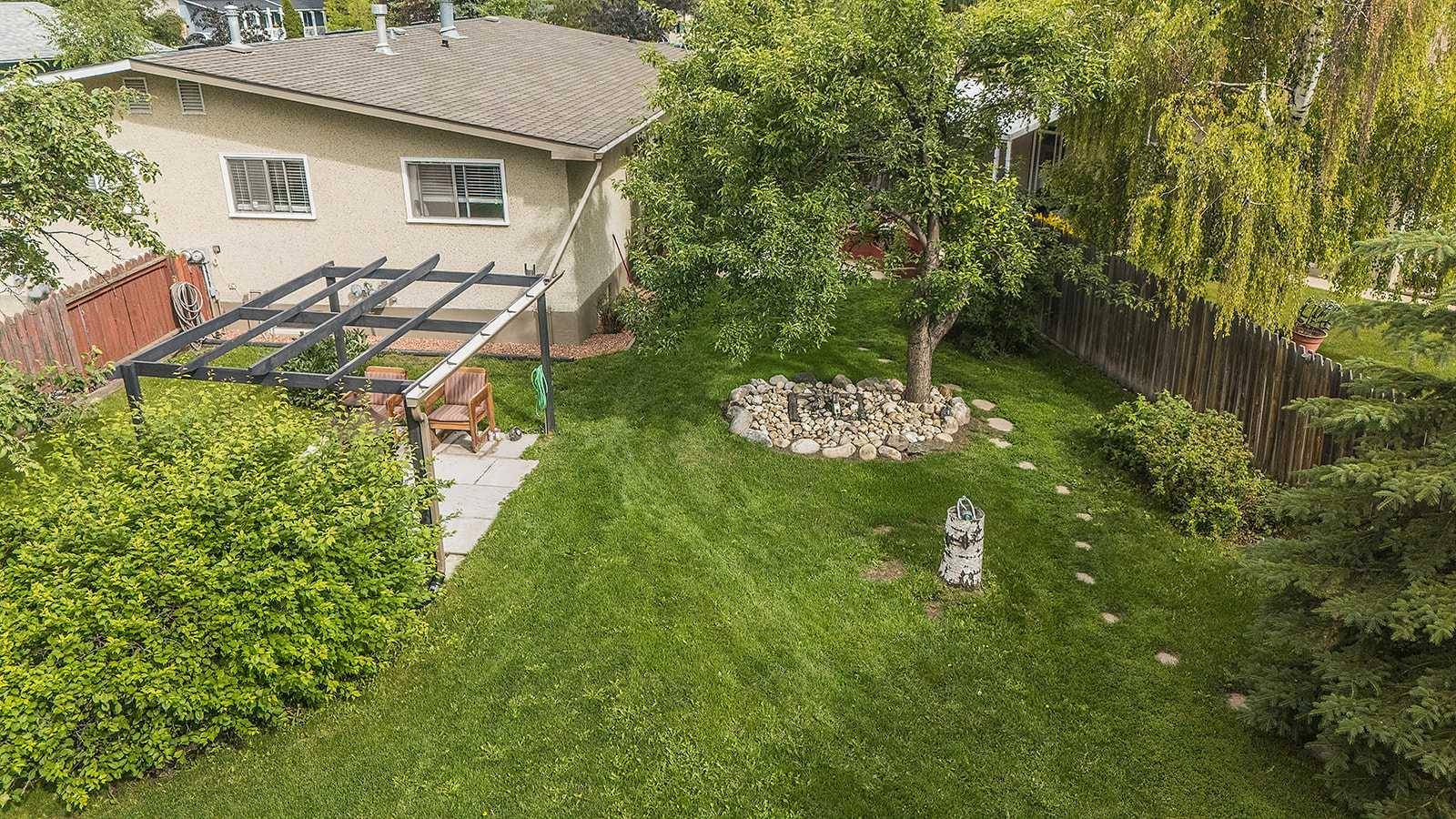Red Deer, AB T4R 1B4,17 Abbott Close