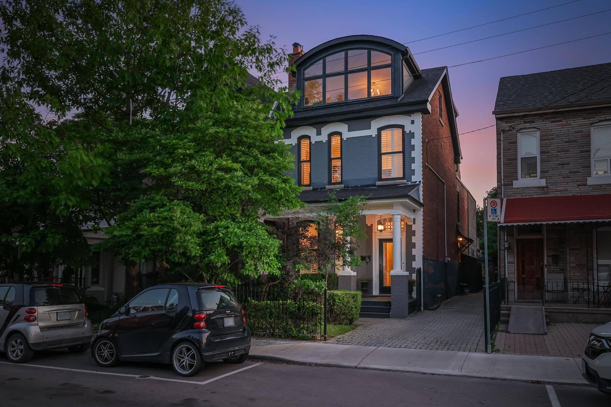 Toronto C01, ON M5T 2N7,82 Bellevue AVE