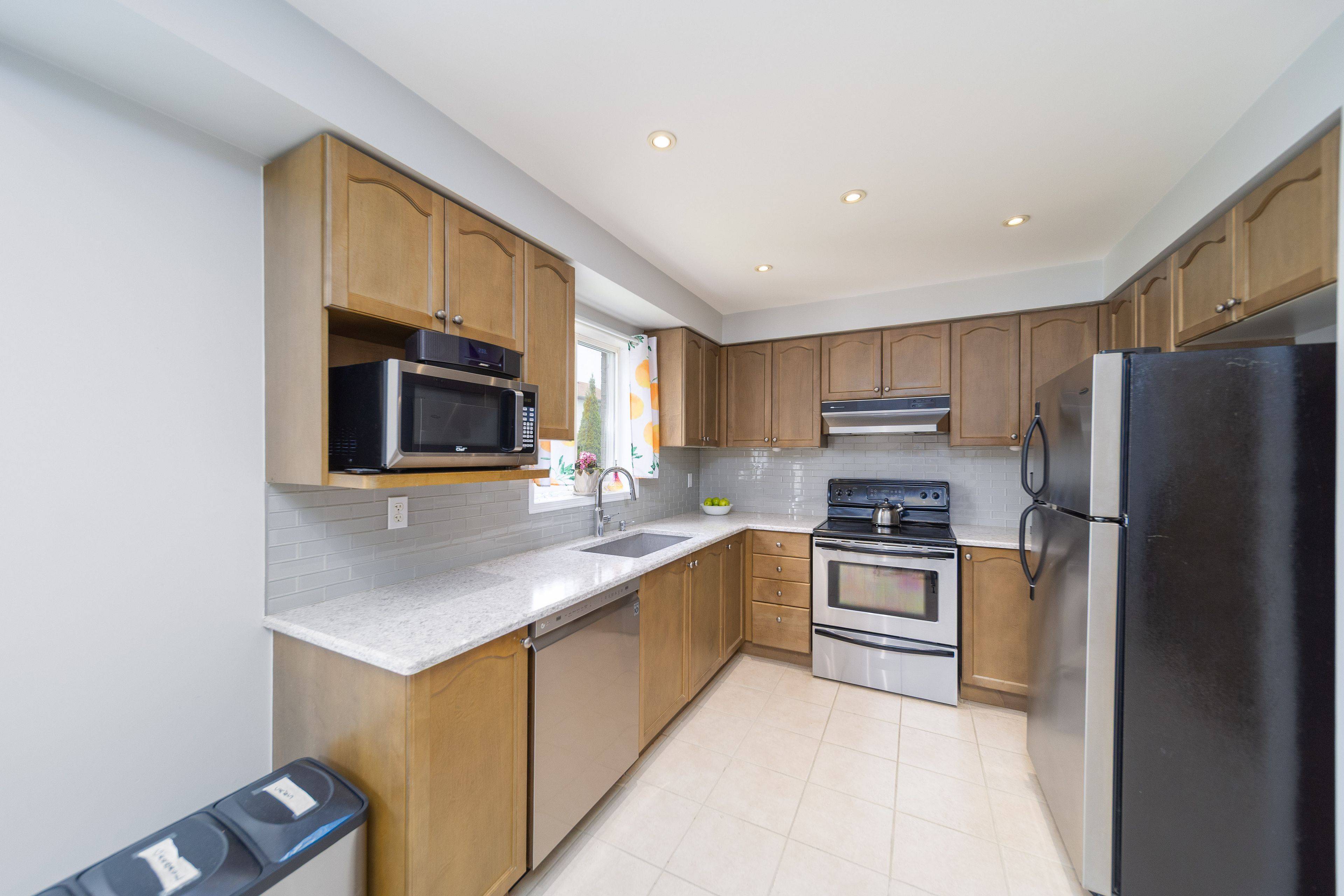 Innisfil, ON L9S 4X6,1202 Andrade LN