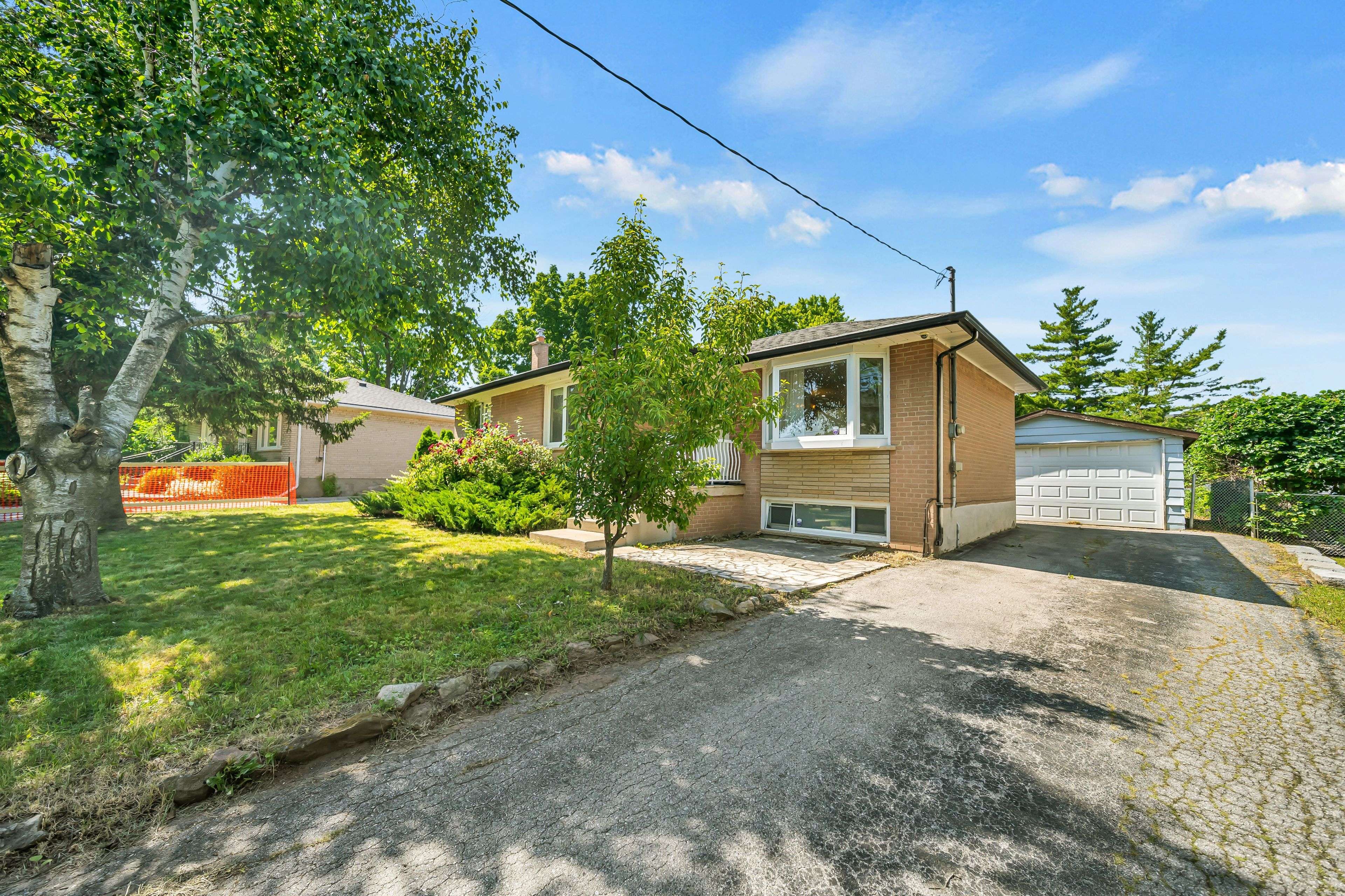 Oakville, ON L6L 3Y3,465 SEATON DR
