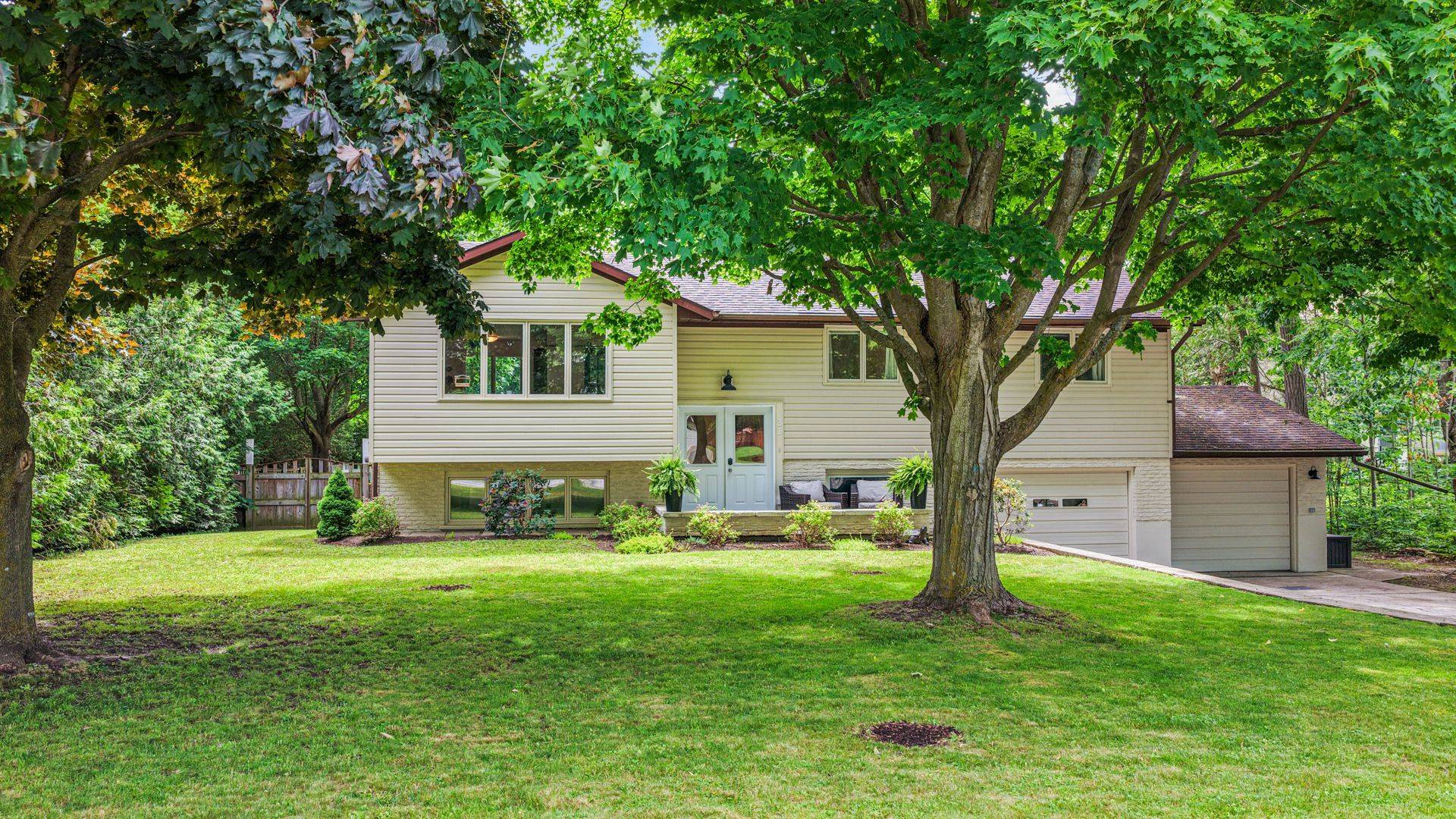 Bluewater, ON N0M 1G0,31 Main ST S
