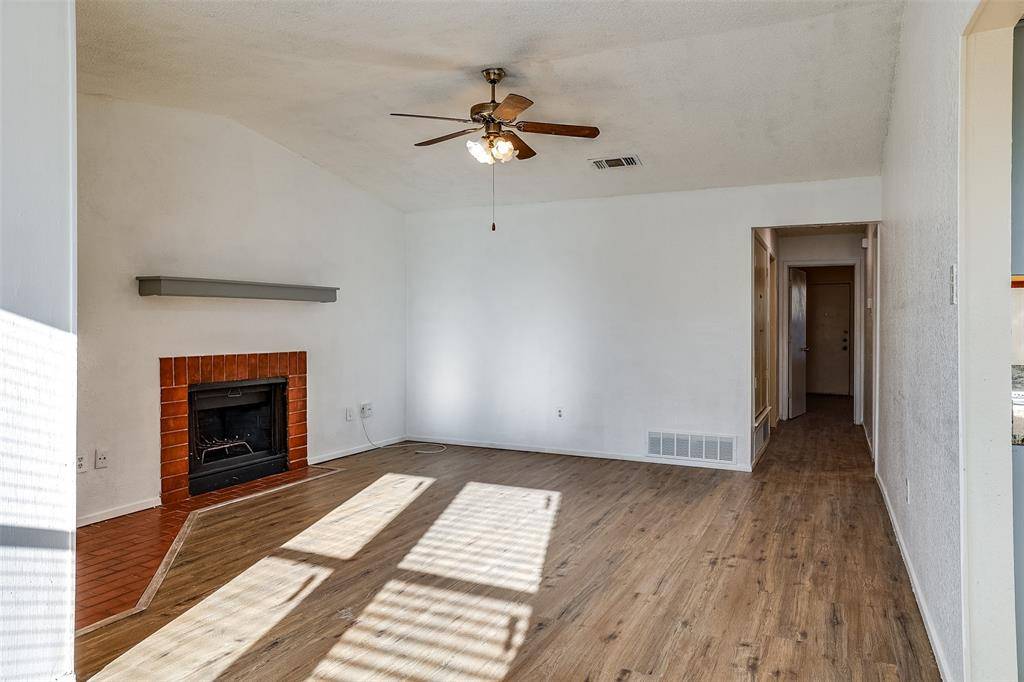 Kennedale, TX 76060,130 Oak Wood Lane