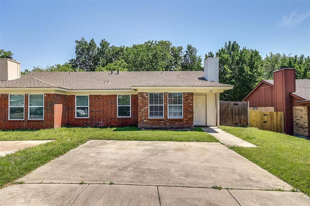 Kennedale, TX 76060,128 Oak Wood Lane