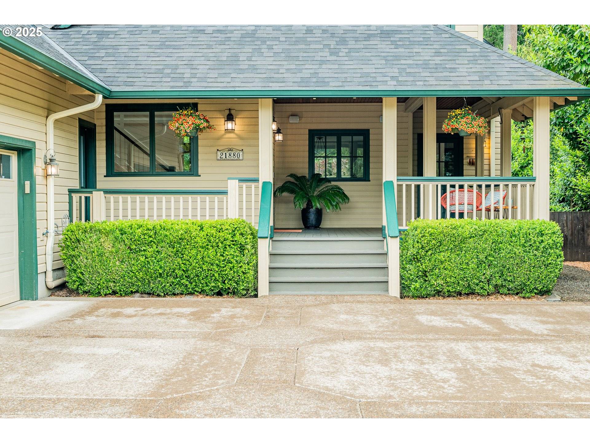 West Linn, OR 97068,21880 SW RIBERA LN