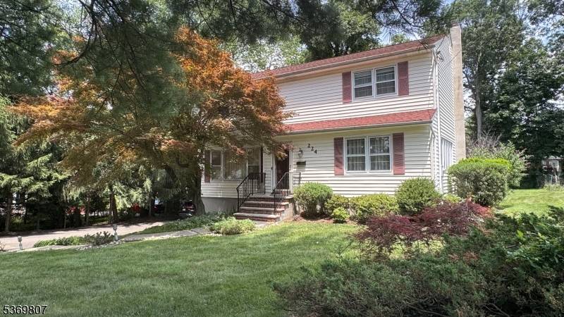 Livingston Twp., NJ 07039,224 W Mount Pleasant Ave