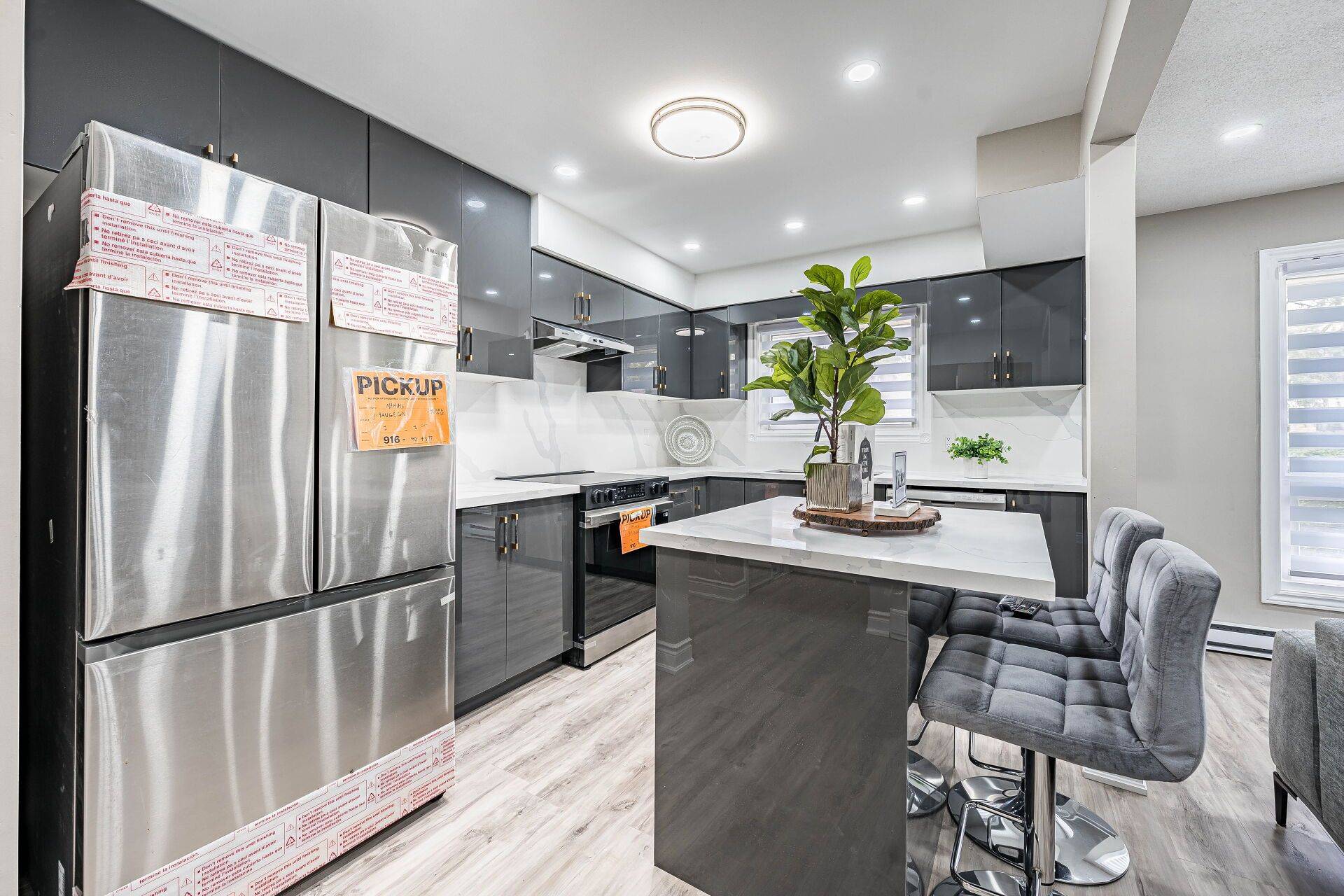 Oshawa, ON L1H 7N8,506 Normandy ST #25
