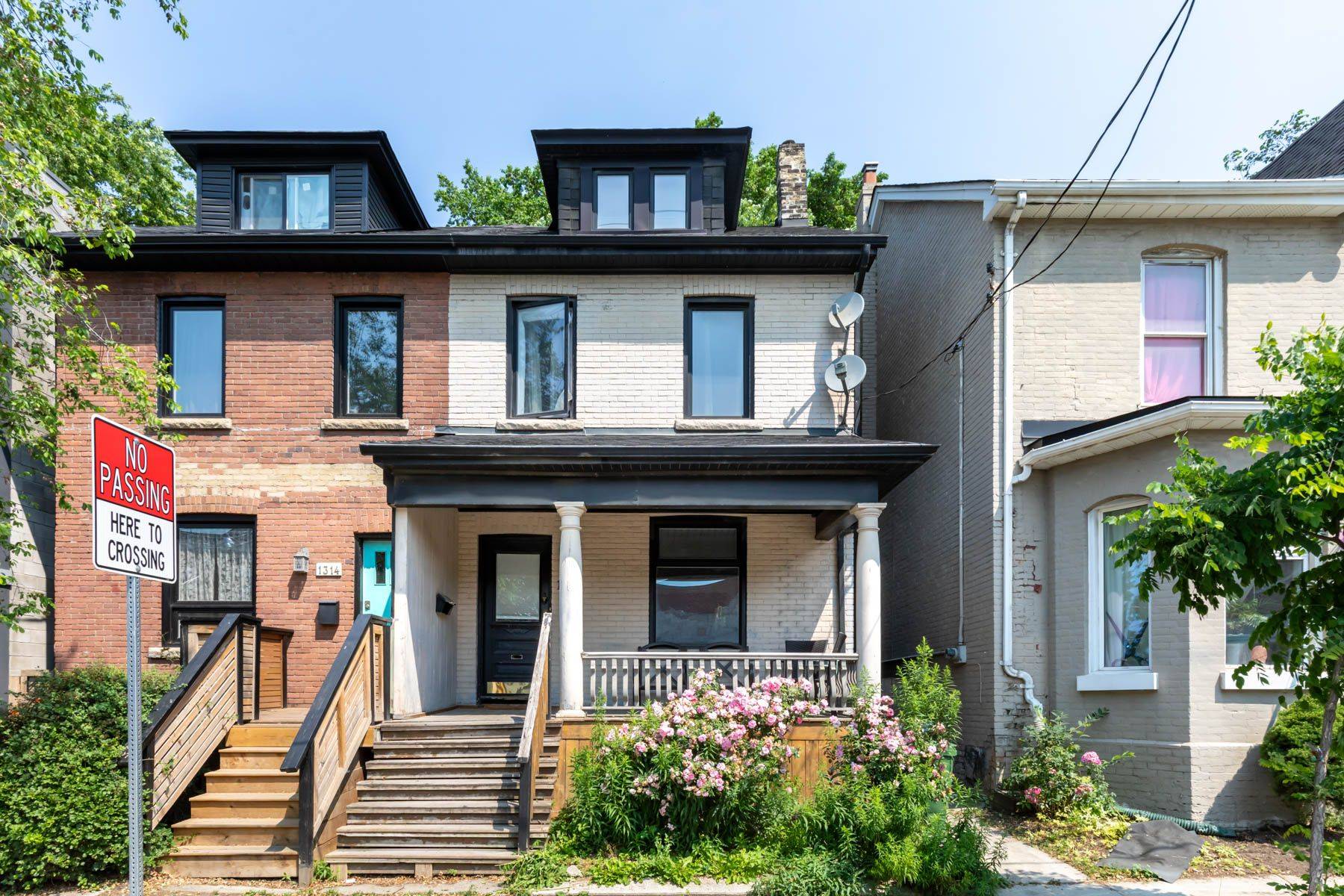 Toronto E01, ON M4L 1C5,1316 Queen ST E #Main