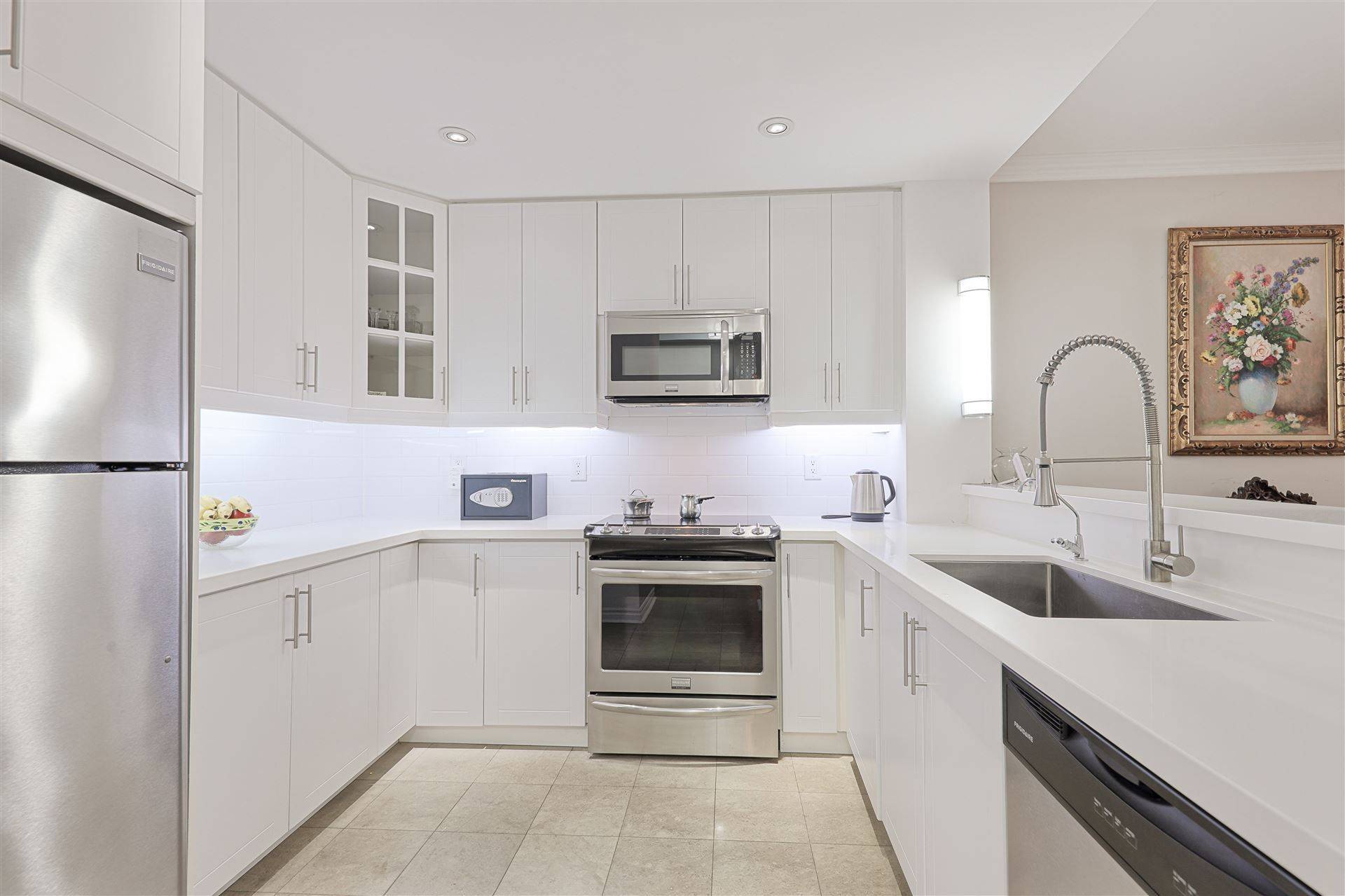 Toronto W08, ON M8X 2Z7,2662 Bloor ST W #209